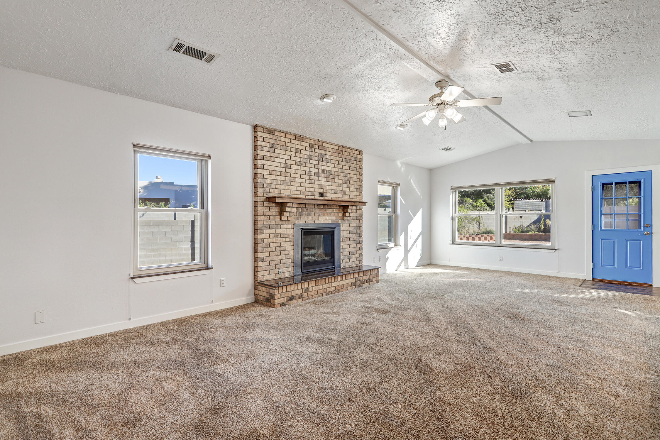 Photo 14 — 7915 Puritan Court NE
