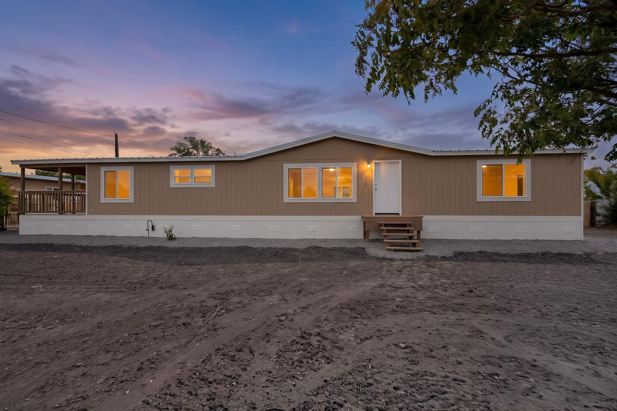 212 Clark Road SW, Albuquerque, NM 87105