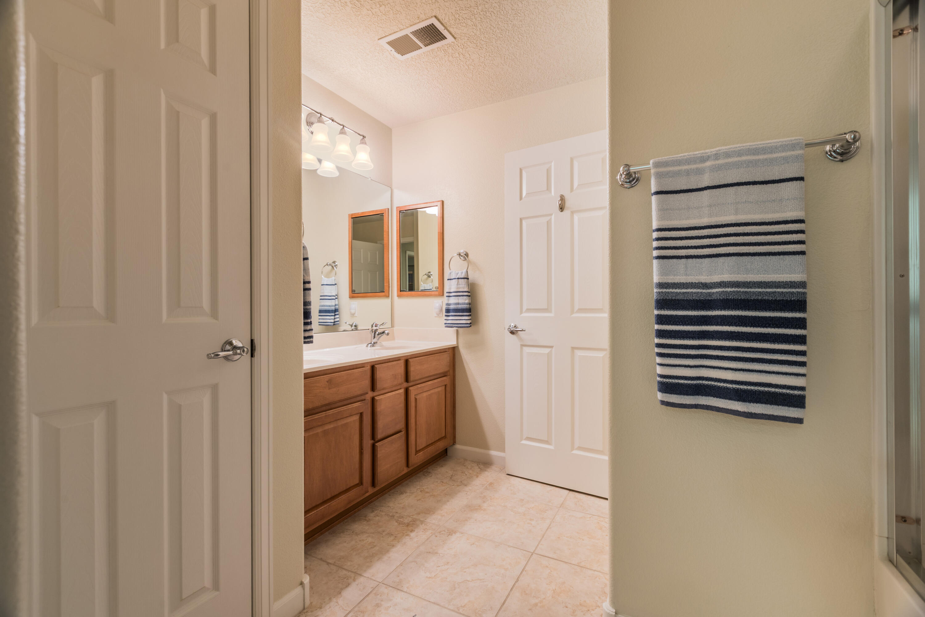 Photo 10 — 7113 Fairbanks Drive NE