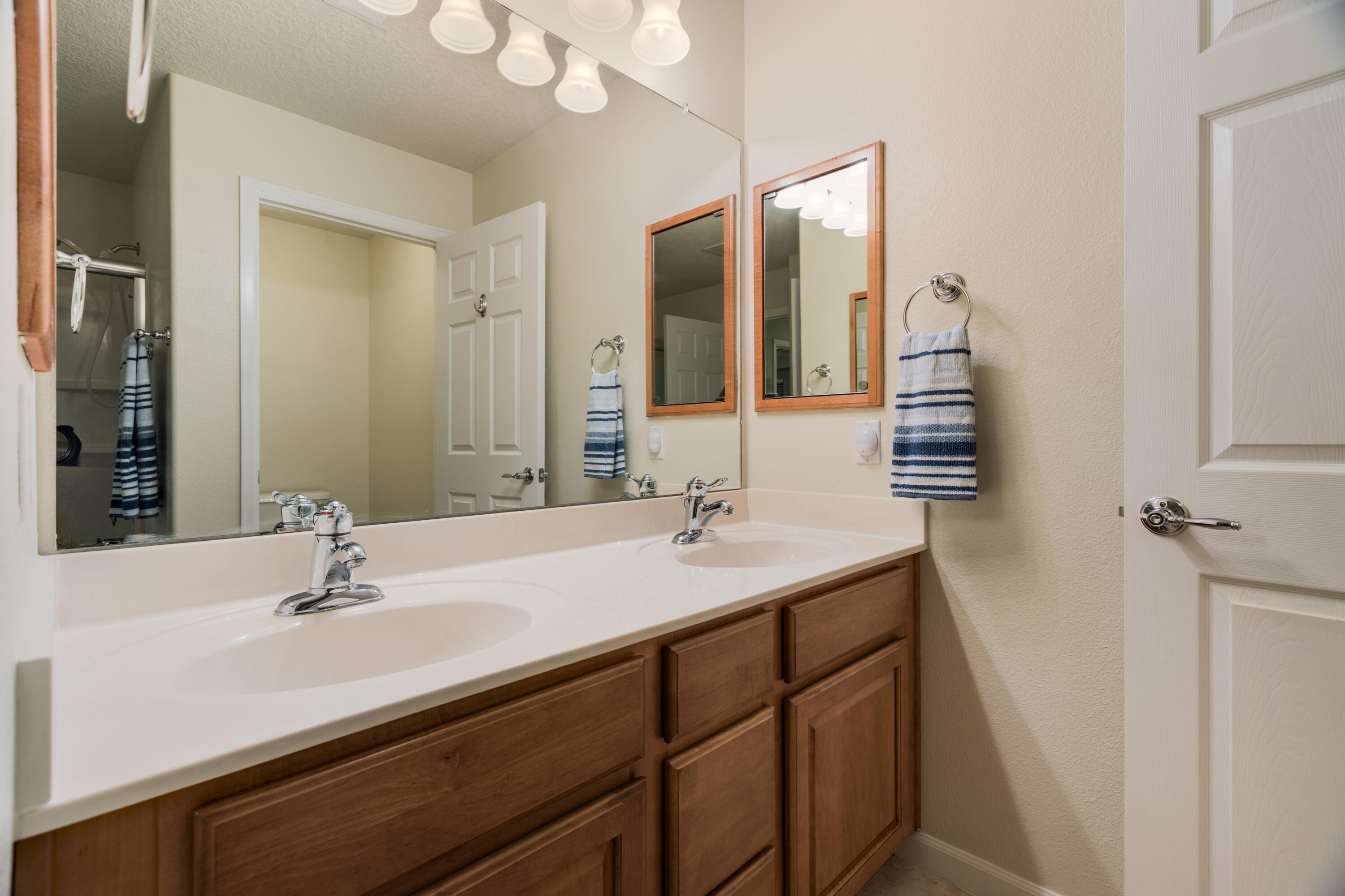 Photo 9 — 7113 Fairbanks Drive NE