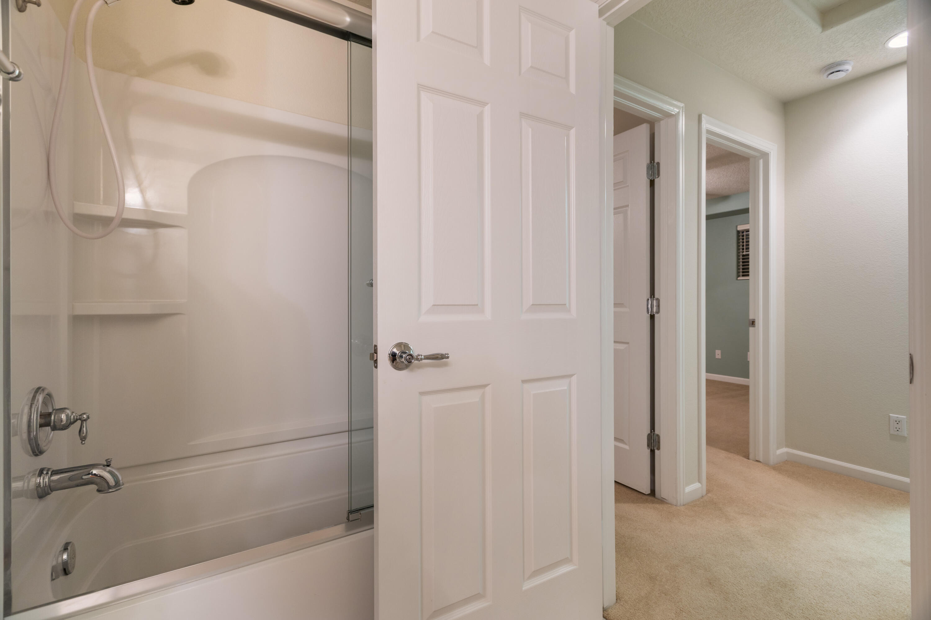 Photo 8 — 7113 Fairbanks Drive NE