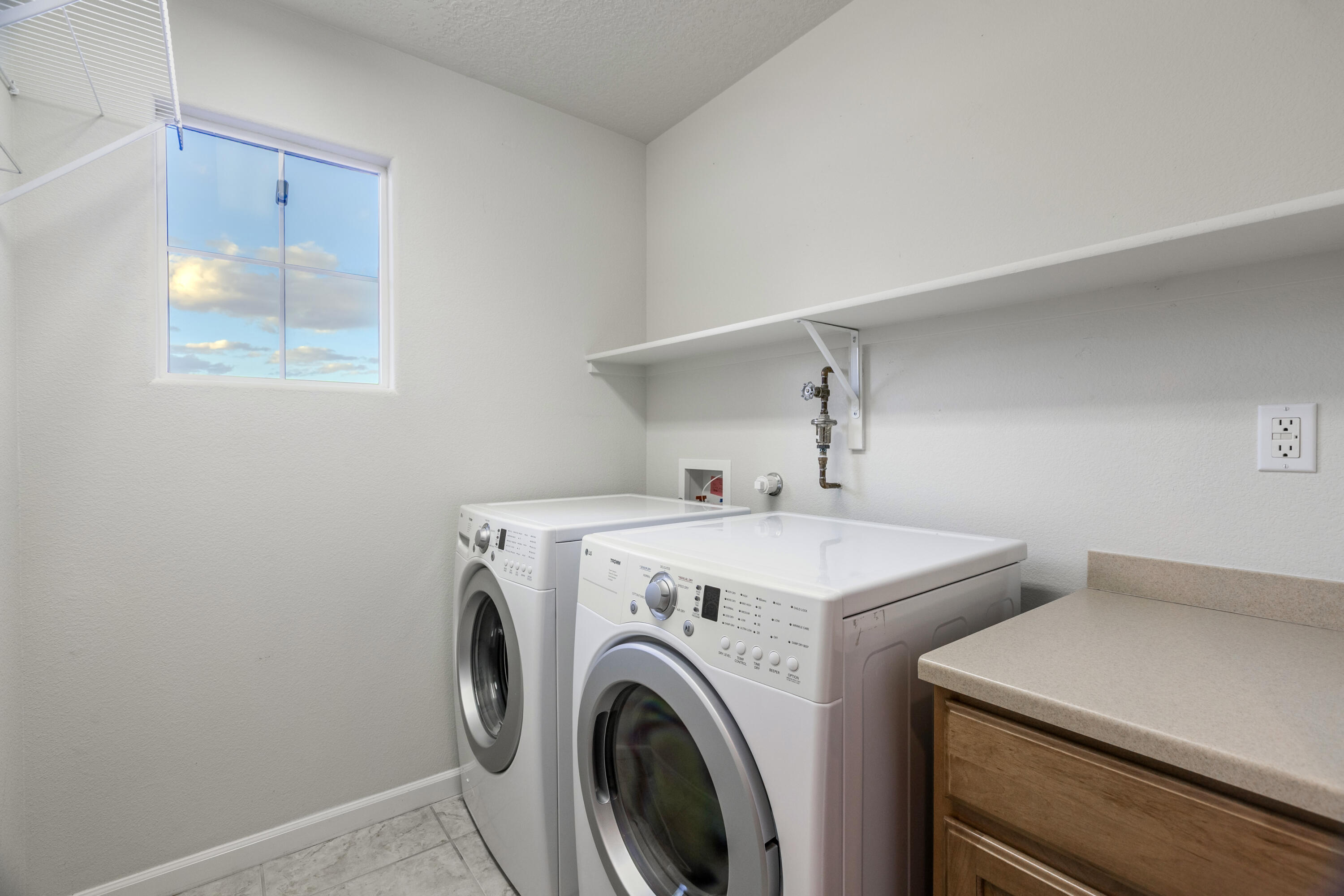 Photo 2 — 7113 Fairbanks Drive NE