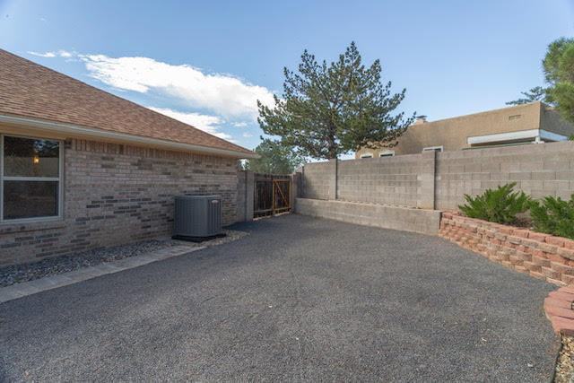 Photo 14 — 5003 Russell Drive NW