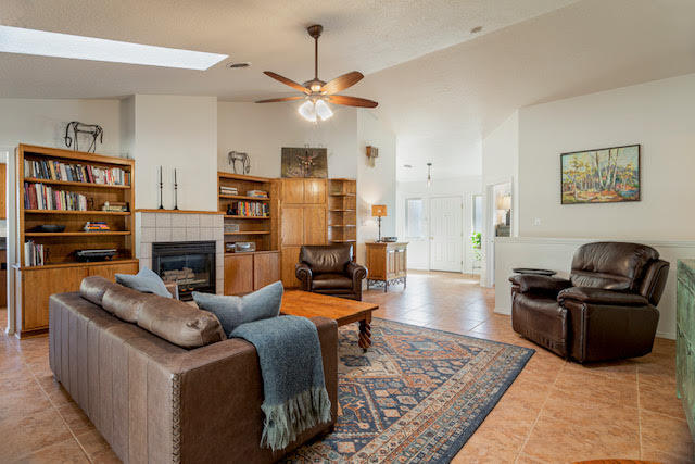 Photo 10 — 5003 Russell Drive NW