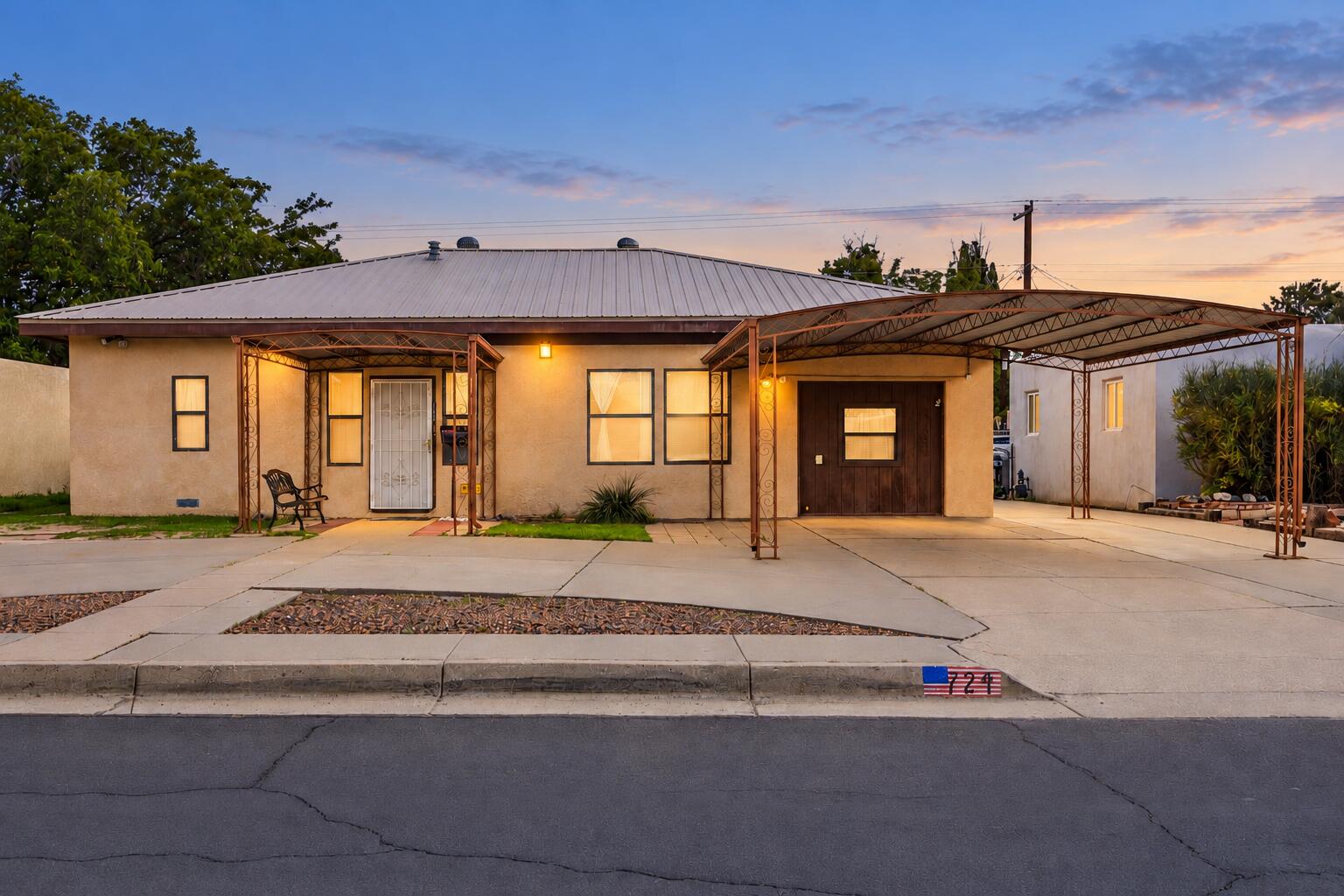 724 Arizona Street SE, Albuquerque, NM 87108