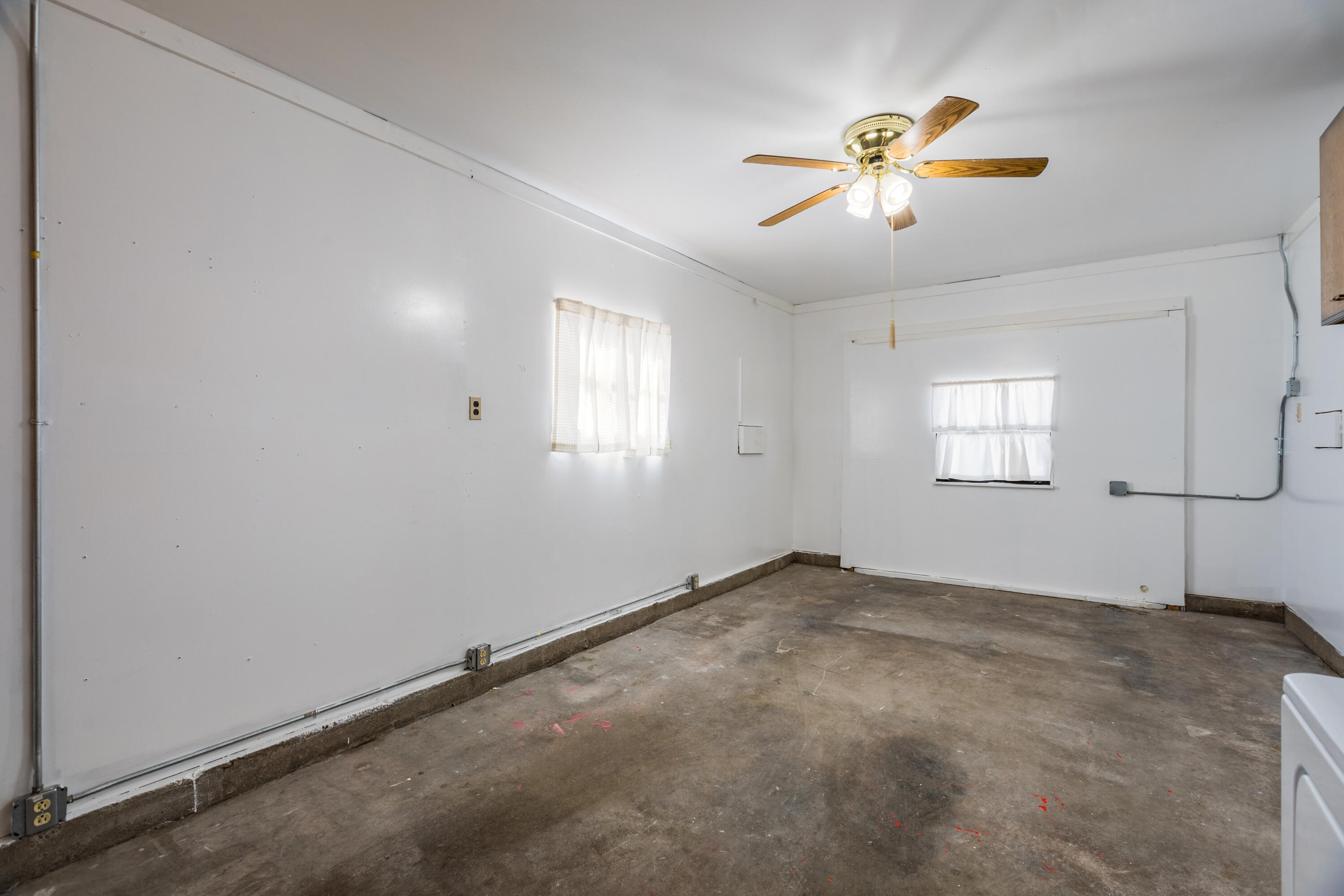 Photo 13 — 724 Arizona Street SE