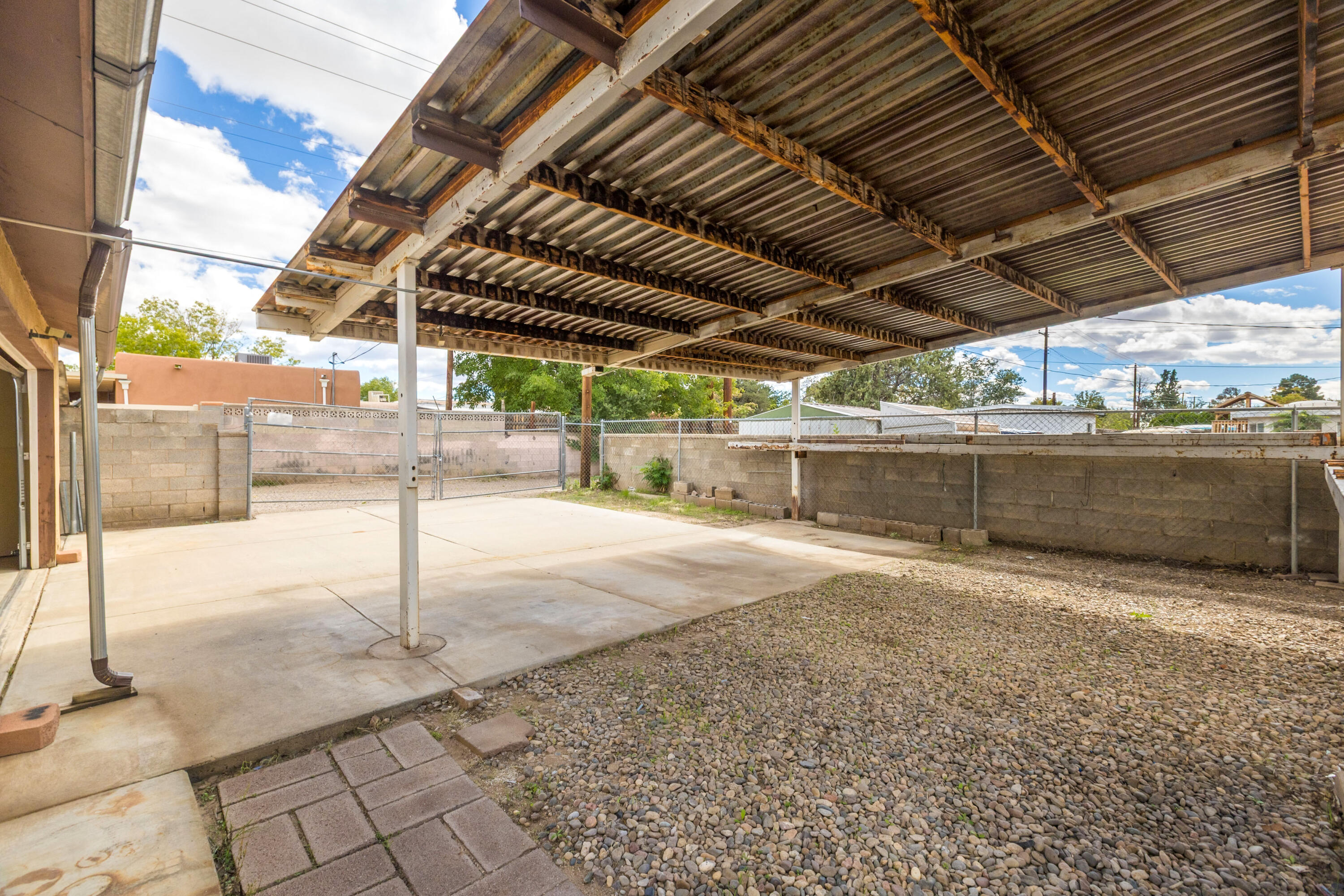Photo 5 — 724 Arizona Street SE