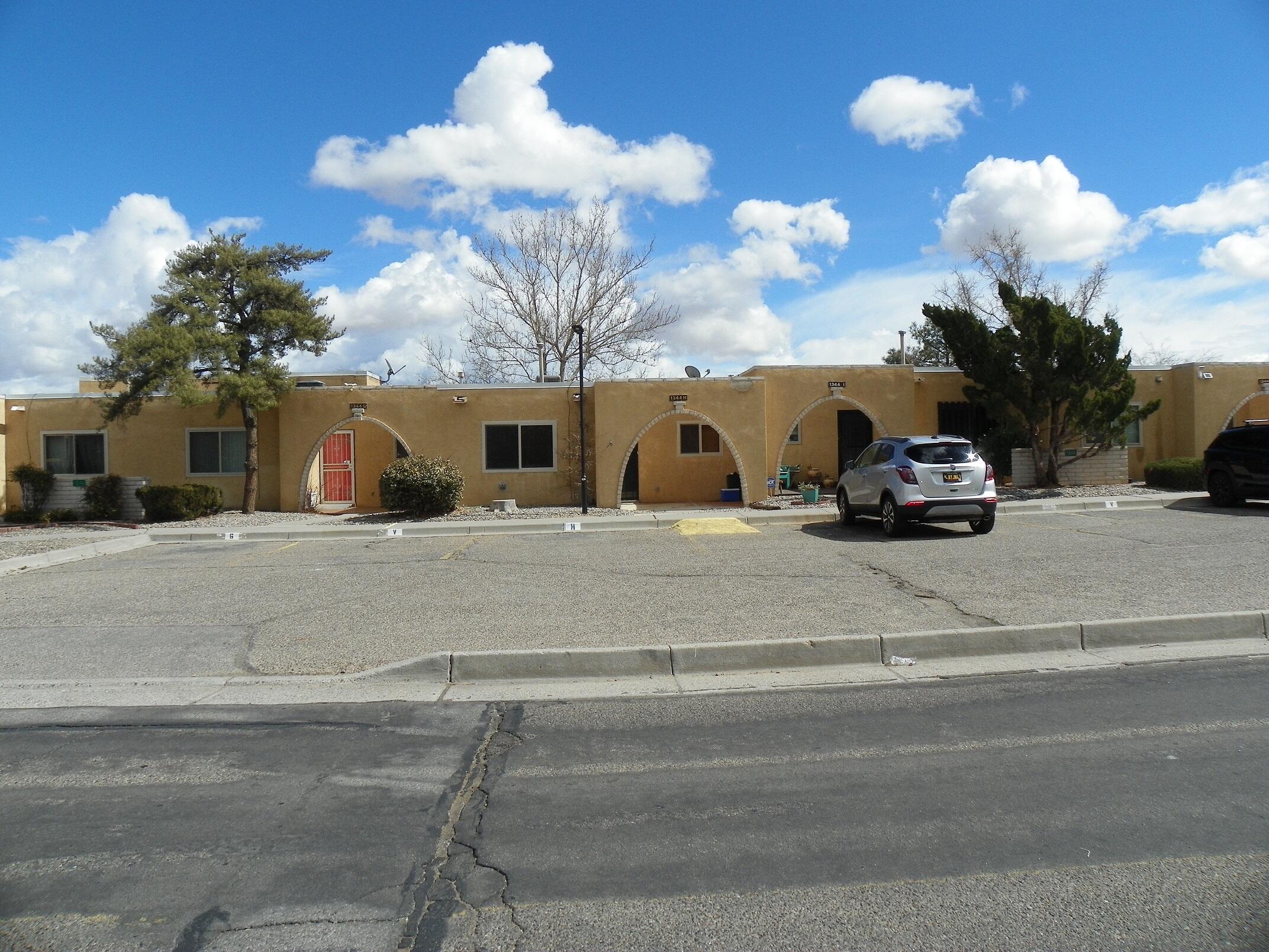 Photo 2 — 1344 Grande Boulevard SE APT H