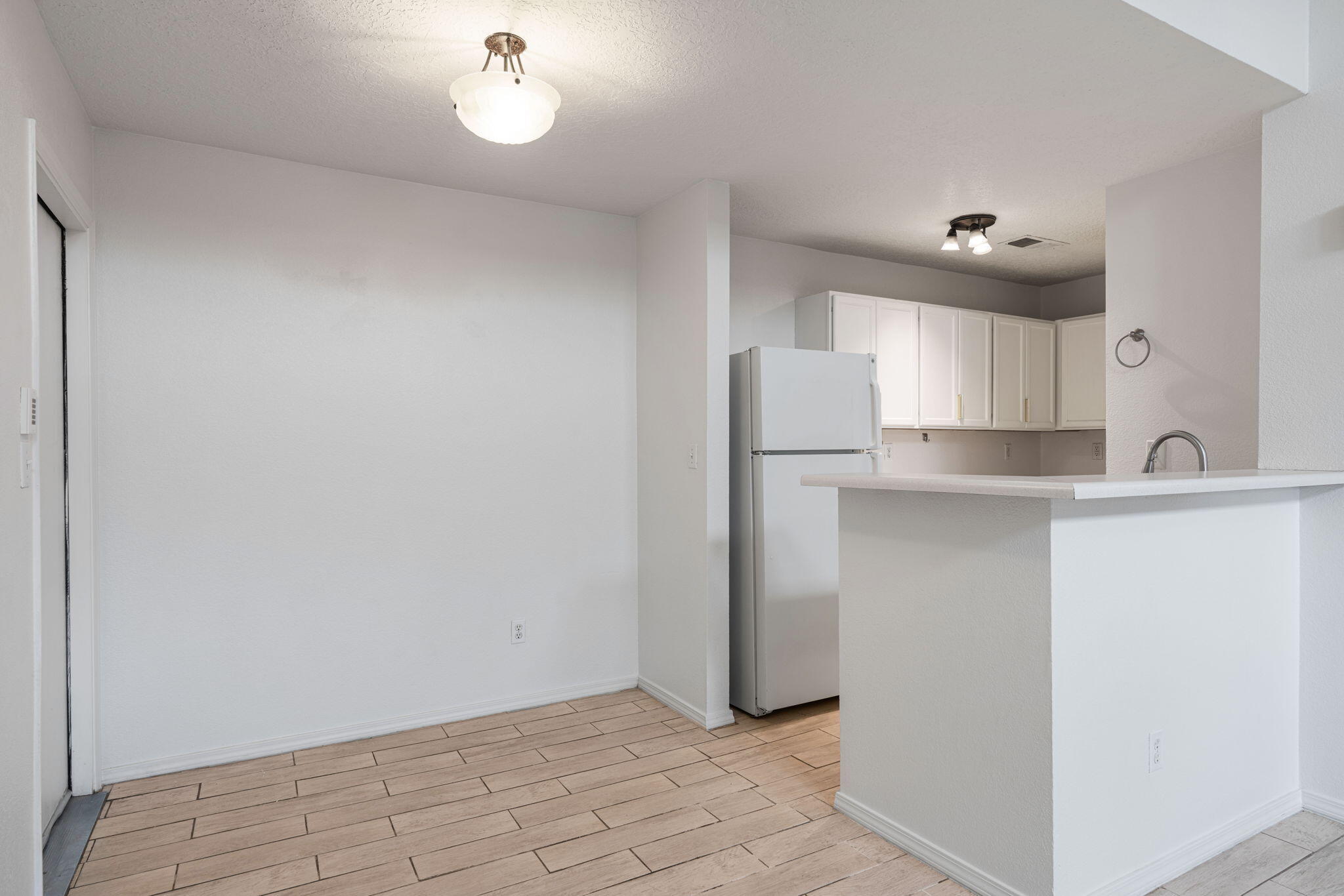 Photo 16 — 1720 Violetas Road NW