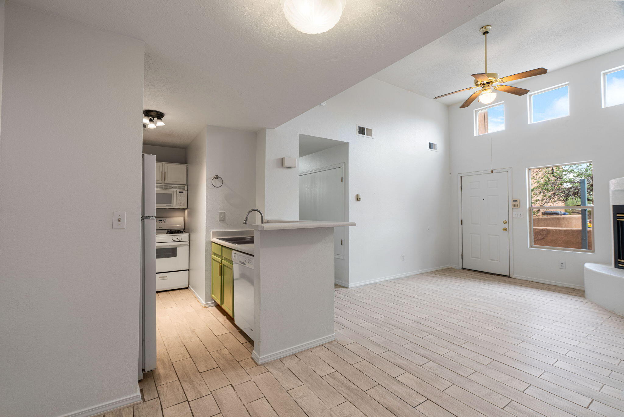 Photo 17 — 1720 Violetas Road NW