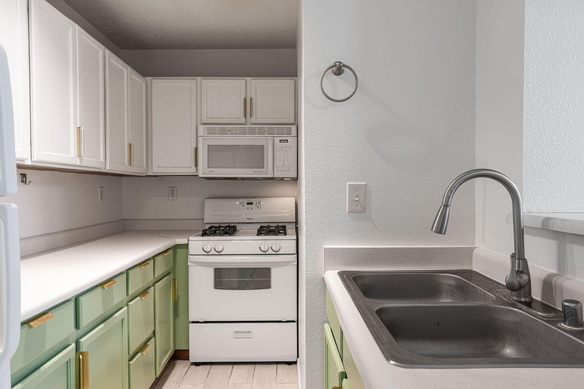 Photo 18 — 1720 Violetas Road NW