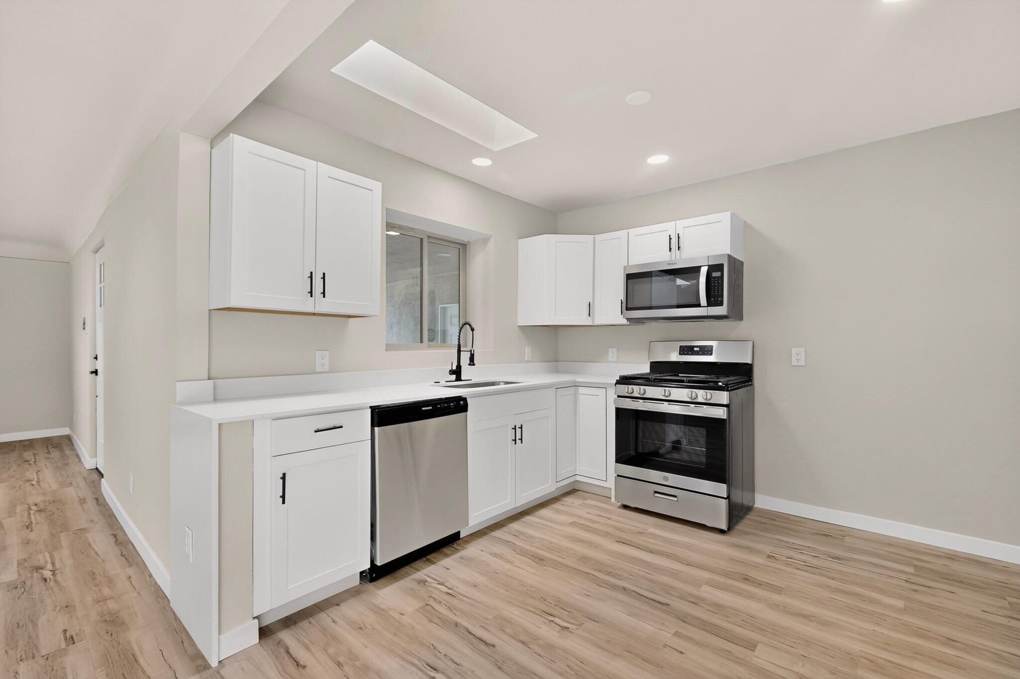 Photo 7 — 4204 Courtney Avenue NE