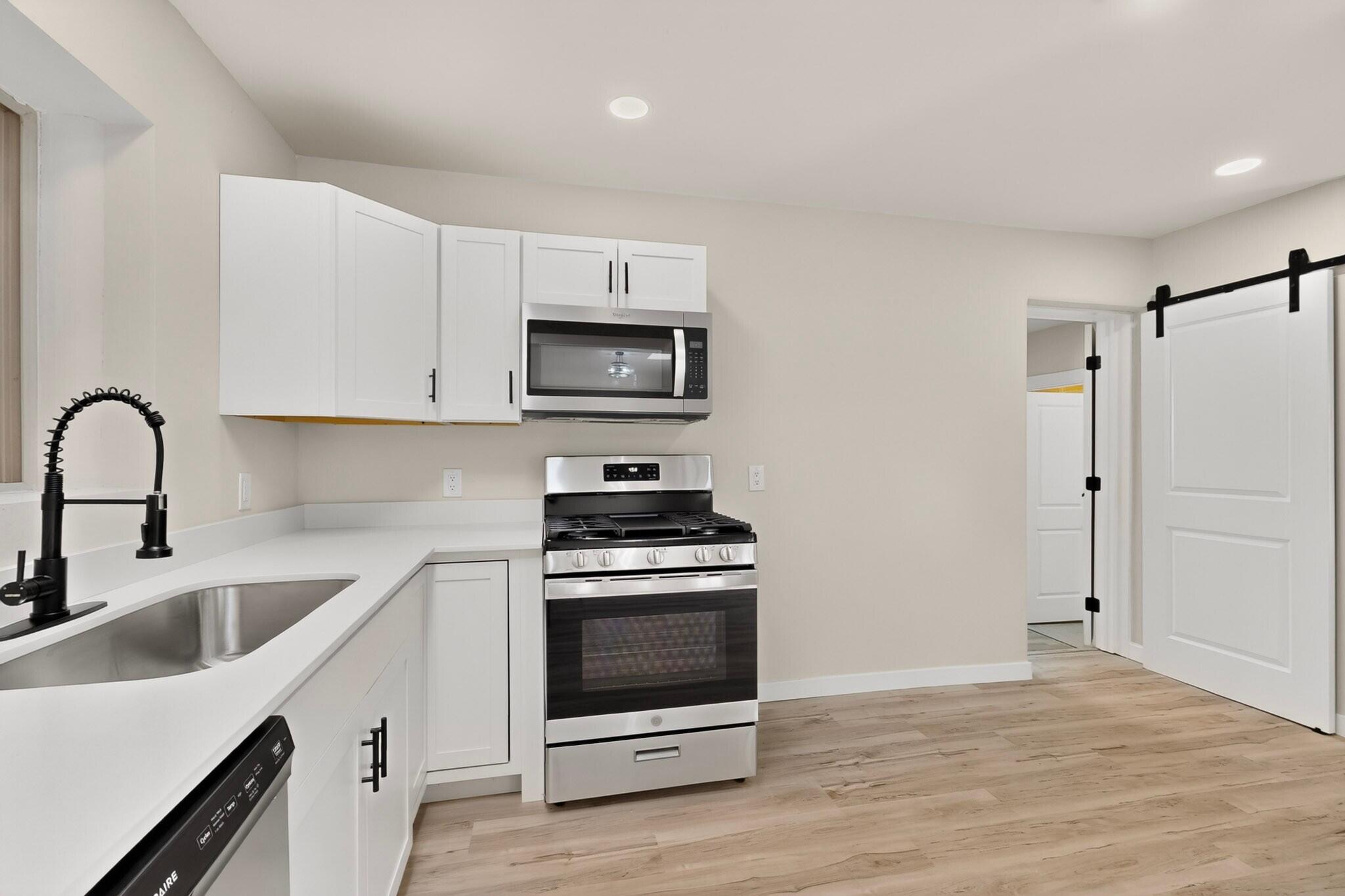 Photo 10 — 4204 Courtney Avenue NE