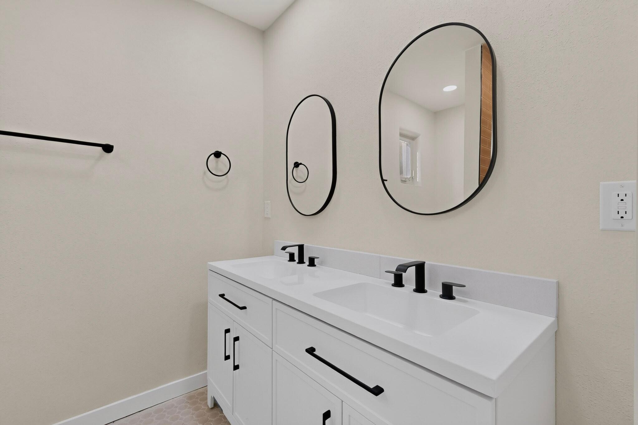 Photo 17 — 4204 Courtney Avenue NE
