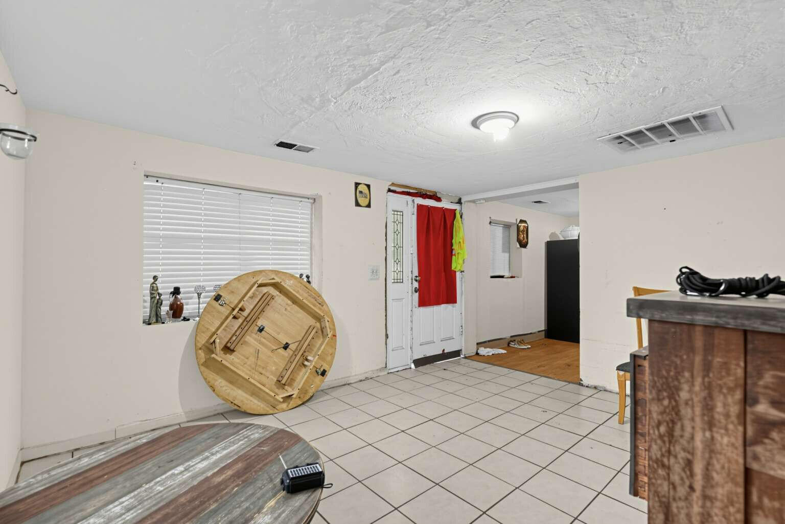 Photo 17 — 3832 Evansdale Road NW