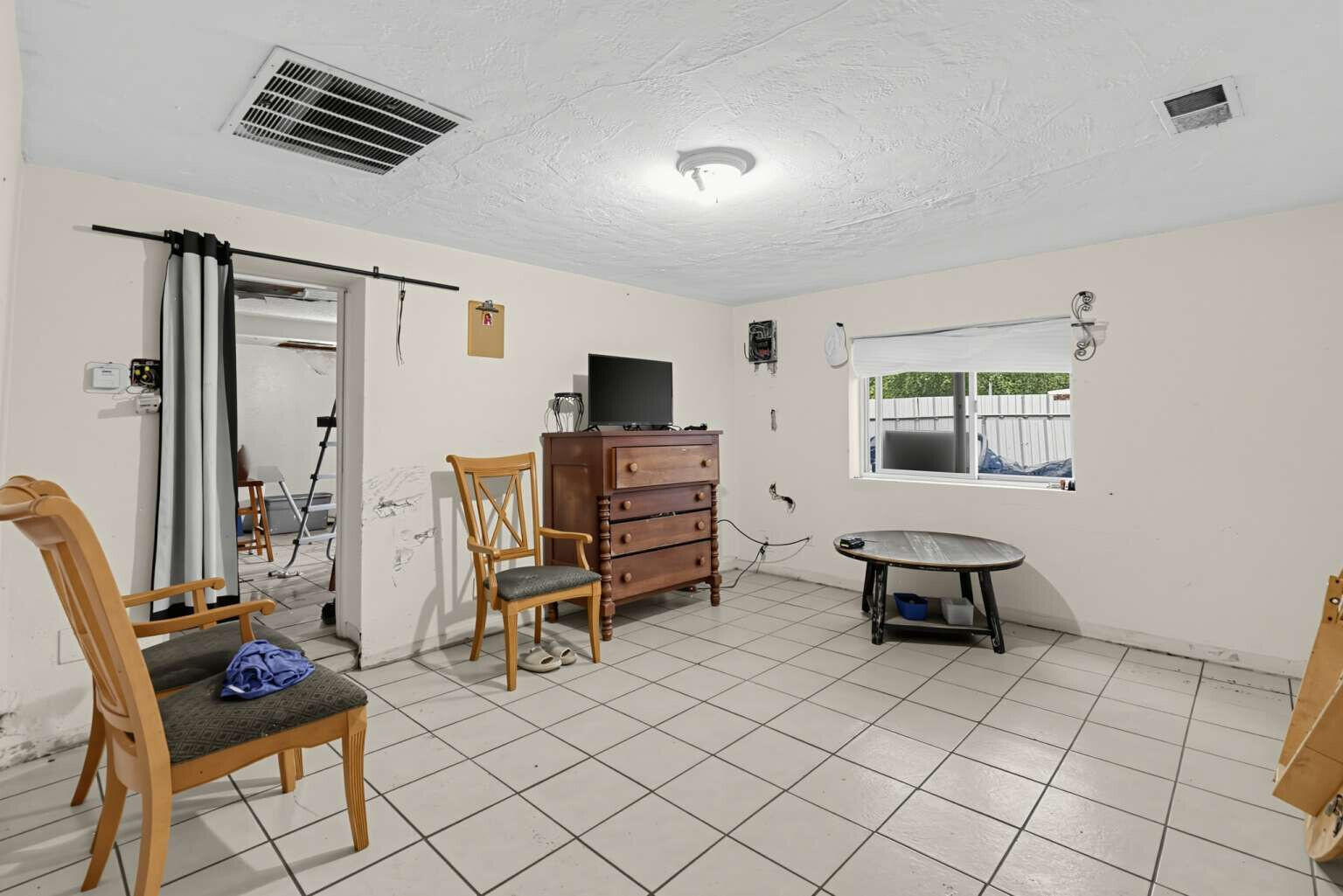 Photo 18 — 3832 Evansdale Road NW