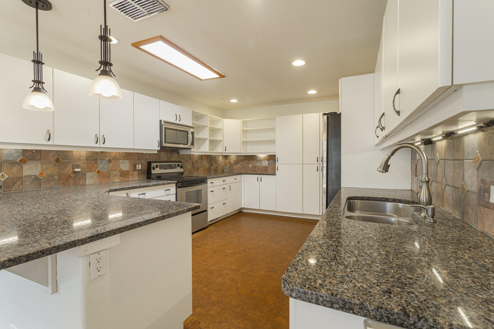 Photo 6 — 1621 Stanford Drive NE