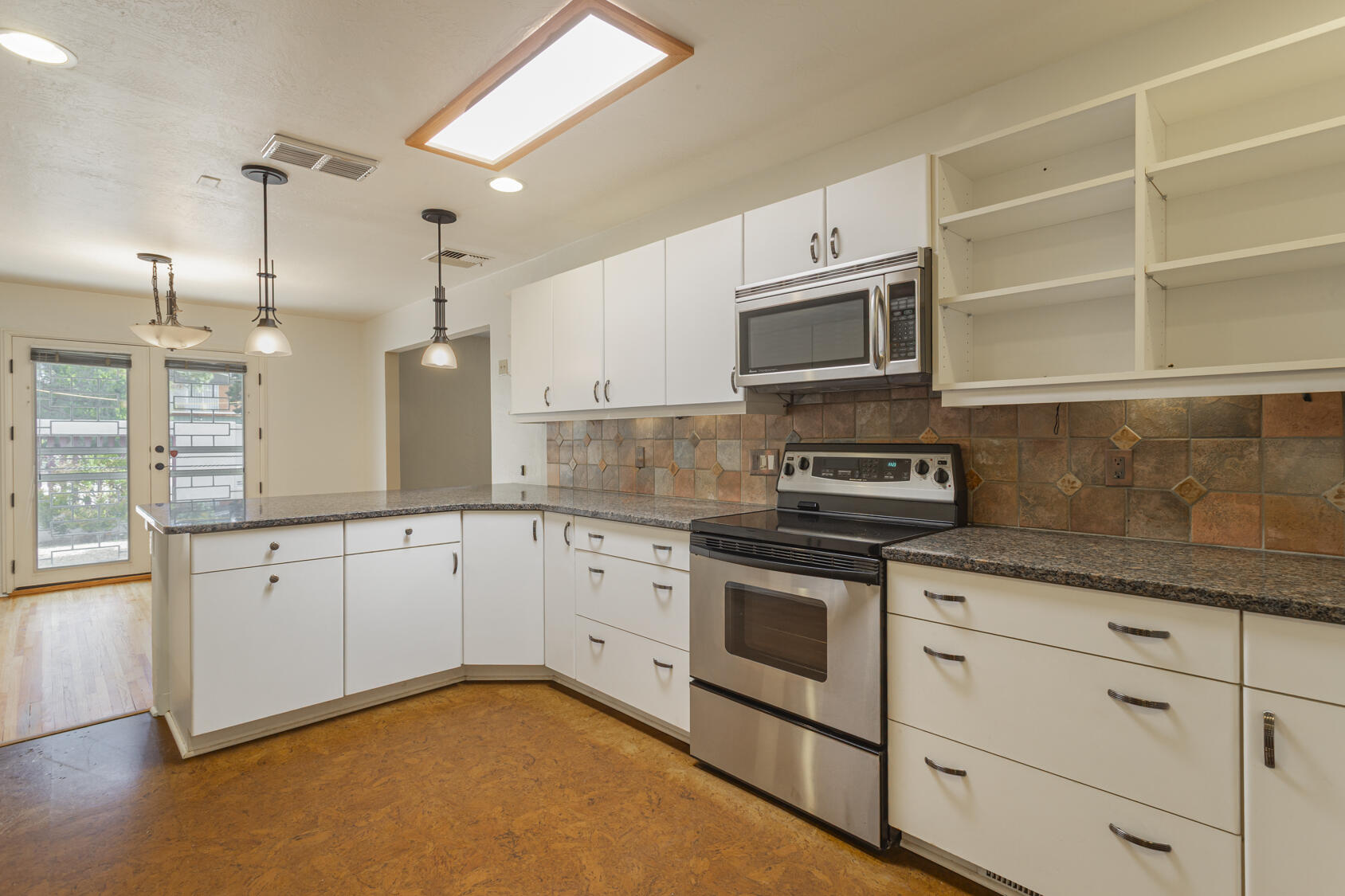 Photo 9 — 1621 Stanford Drive NE