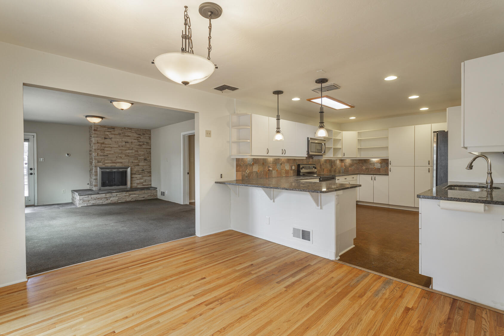 Photo 4 — 1621 Stanford Drive NE
