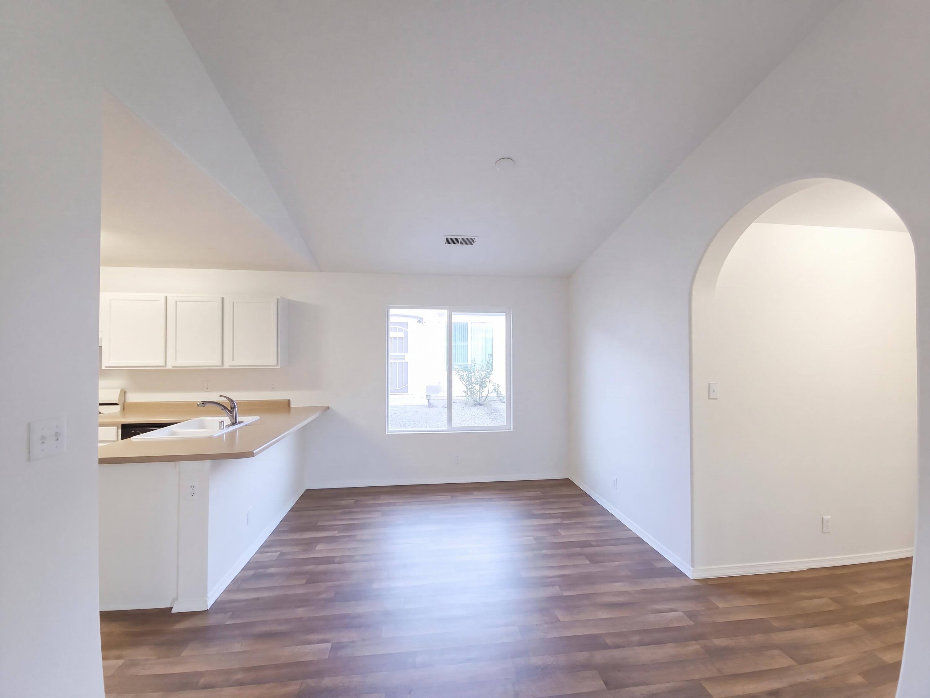 Photo 7 — 633 Autumn Meadows Drive NE