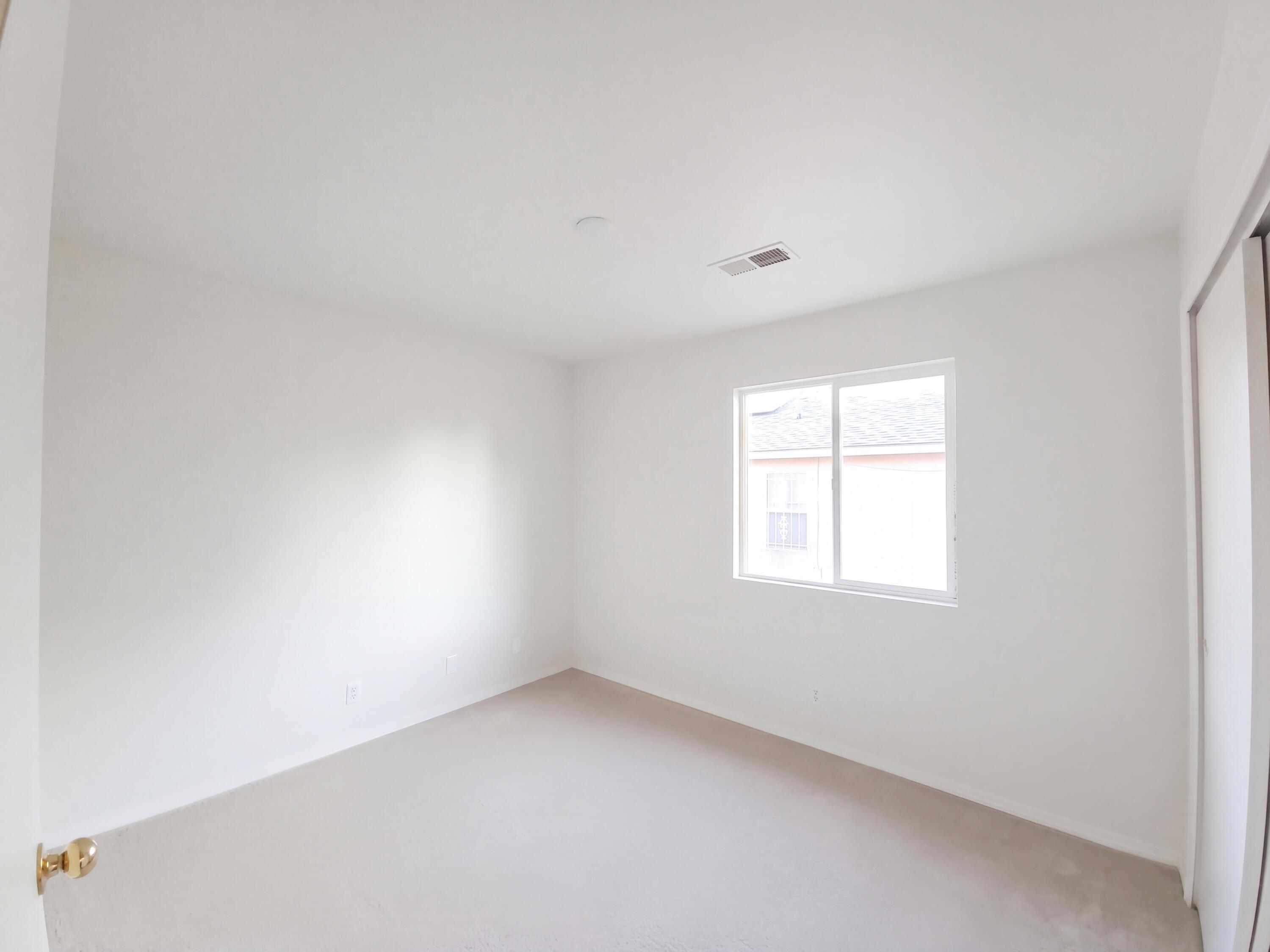 Photo 8 — 633 Autumn Meadows Drive NE
