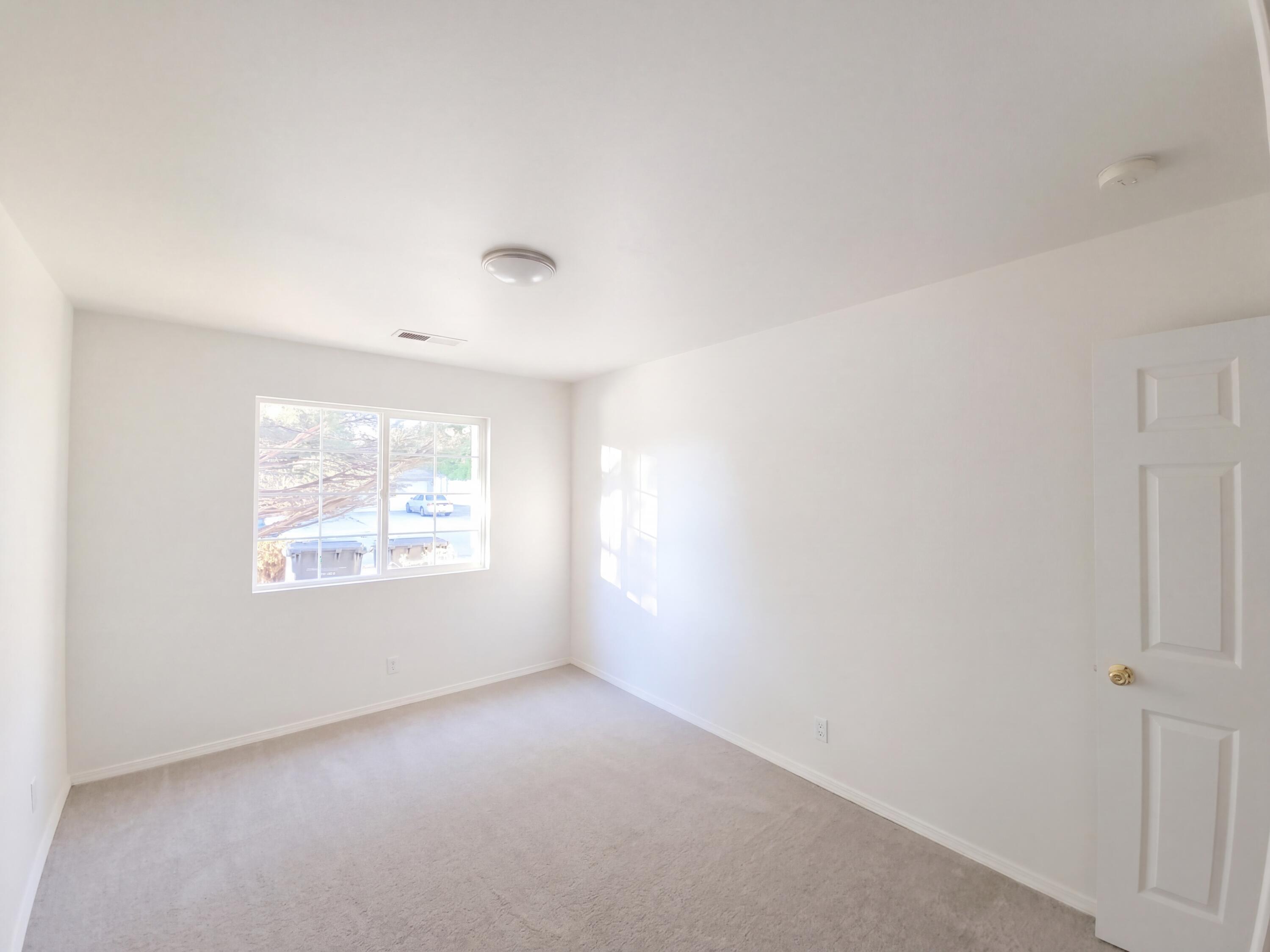 Photo 10 — 633 Autumn Meadows Drive NE