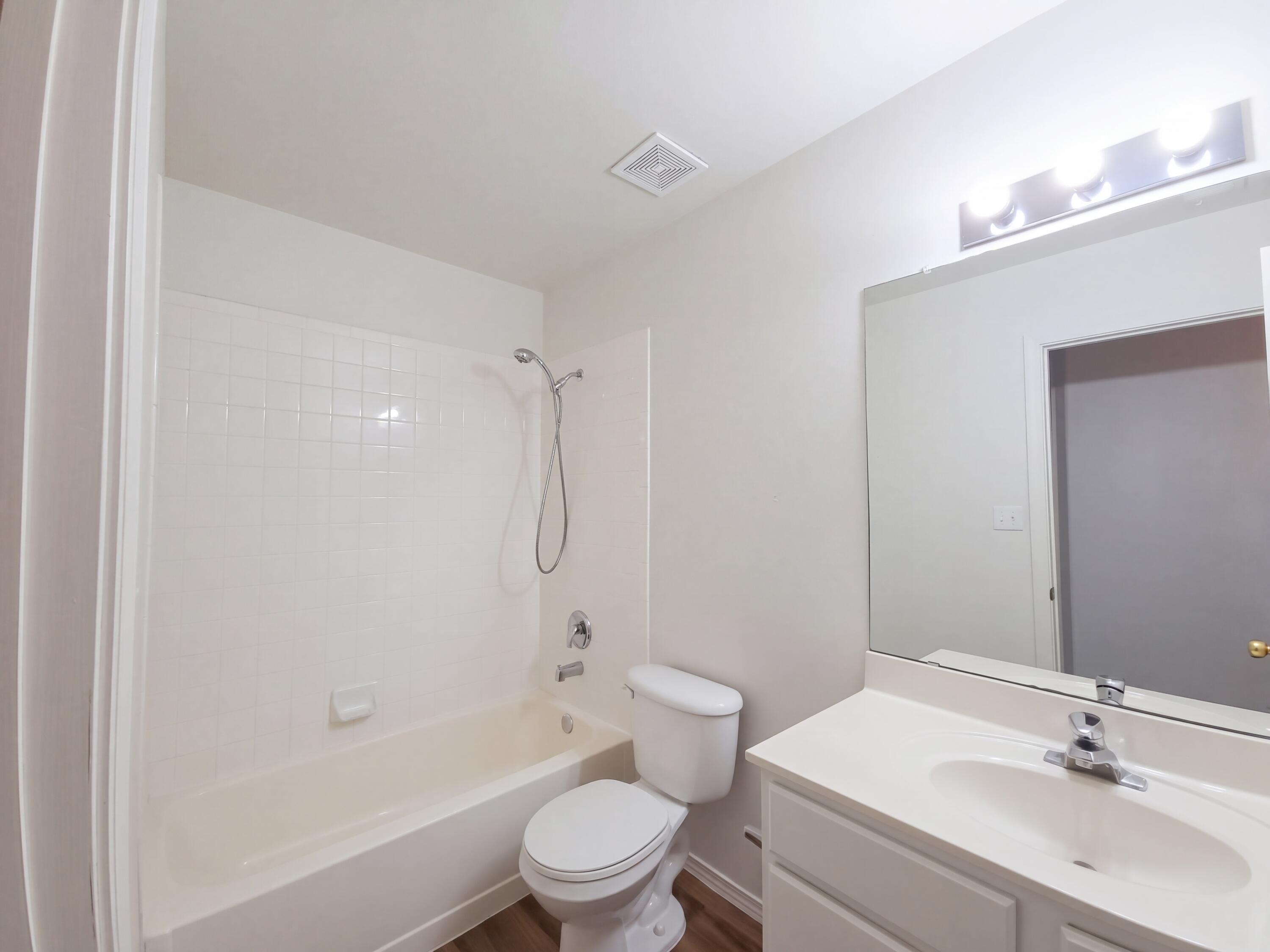 Photo 2 — 633 Autumn Meadows Drive NE