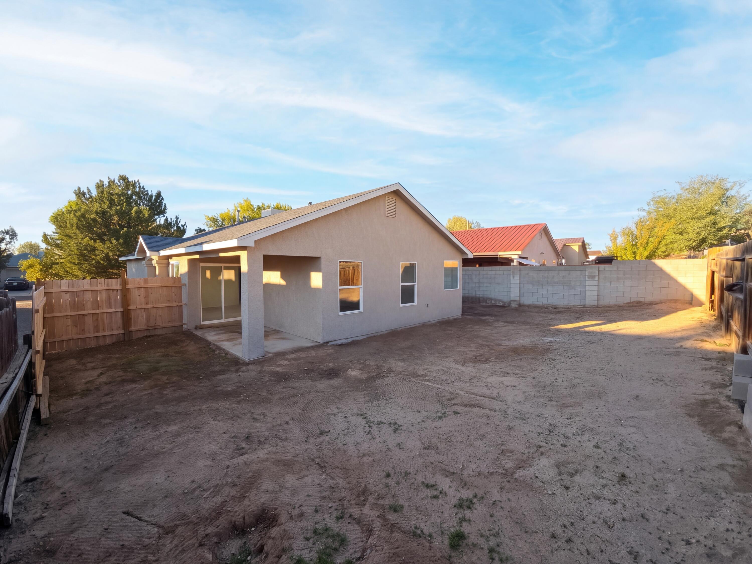 Photo 3 — 633 Autumn Meadows Drive NE
