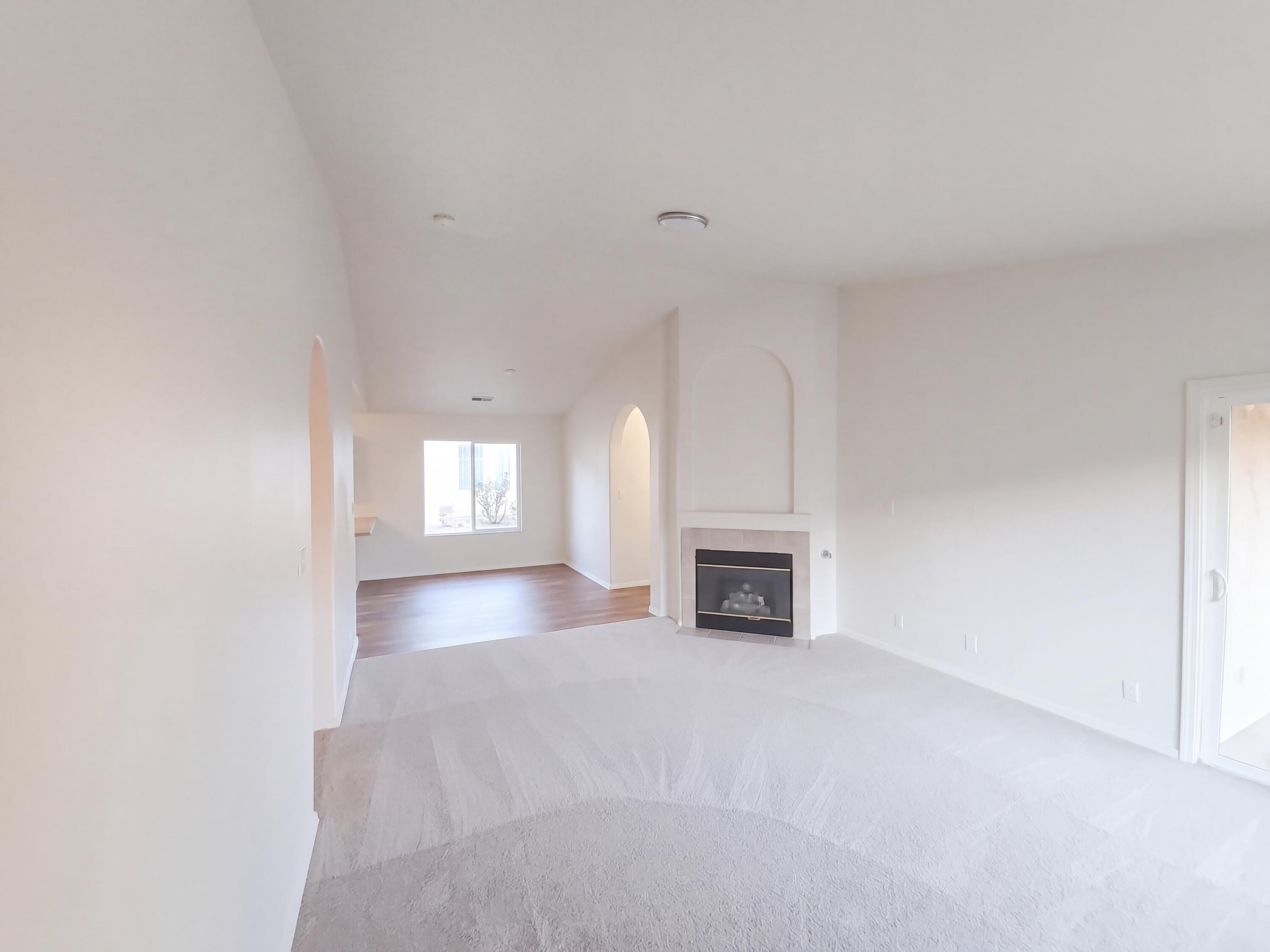 Photo 12 — 633 Autumn Meadows Drive NE