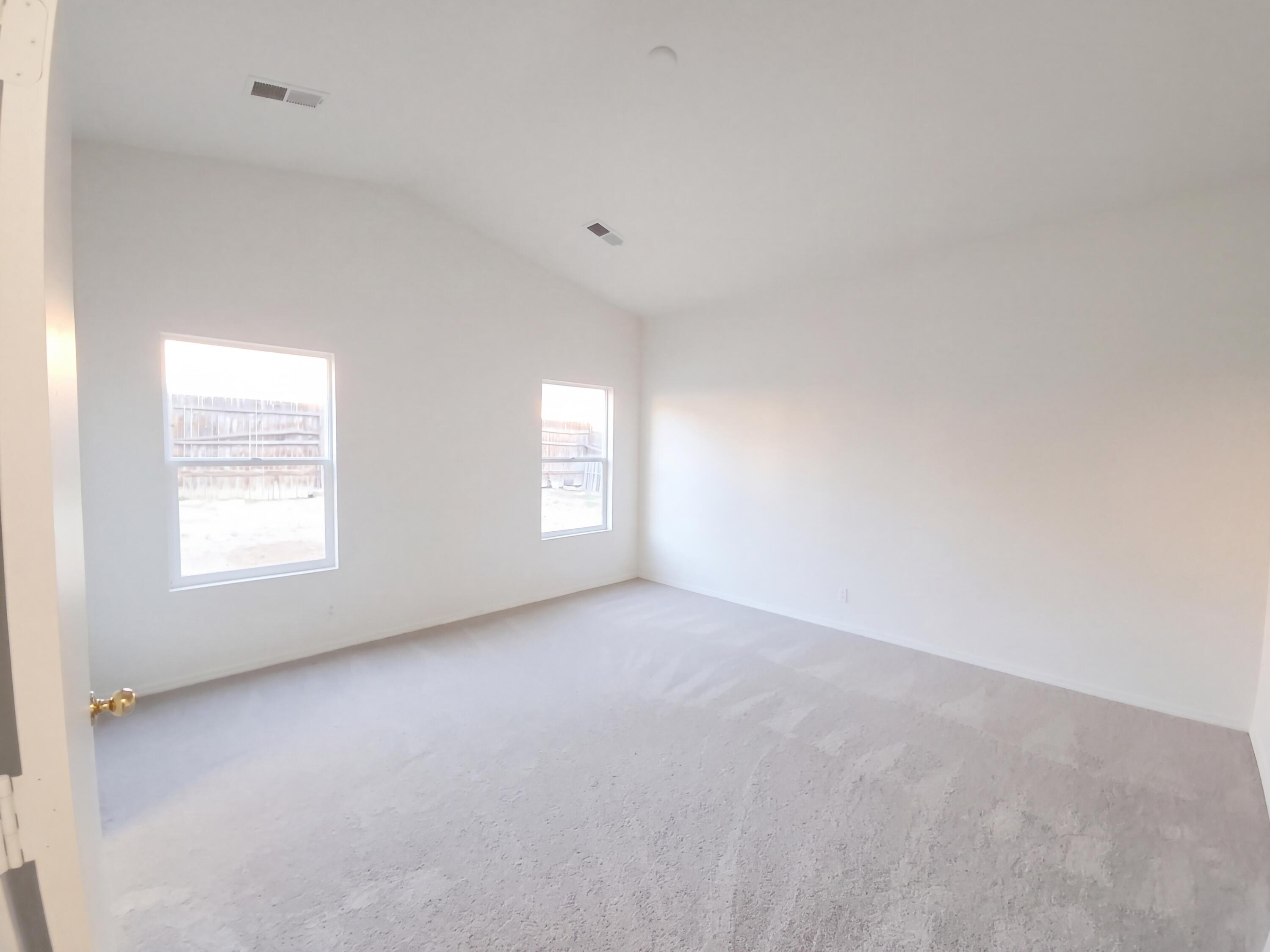 Photo 13 — 633 Autumn Meadows Drive NE