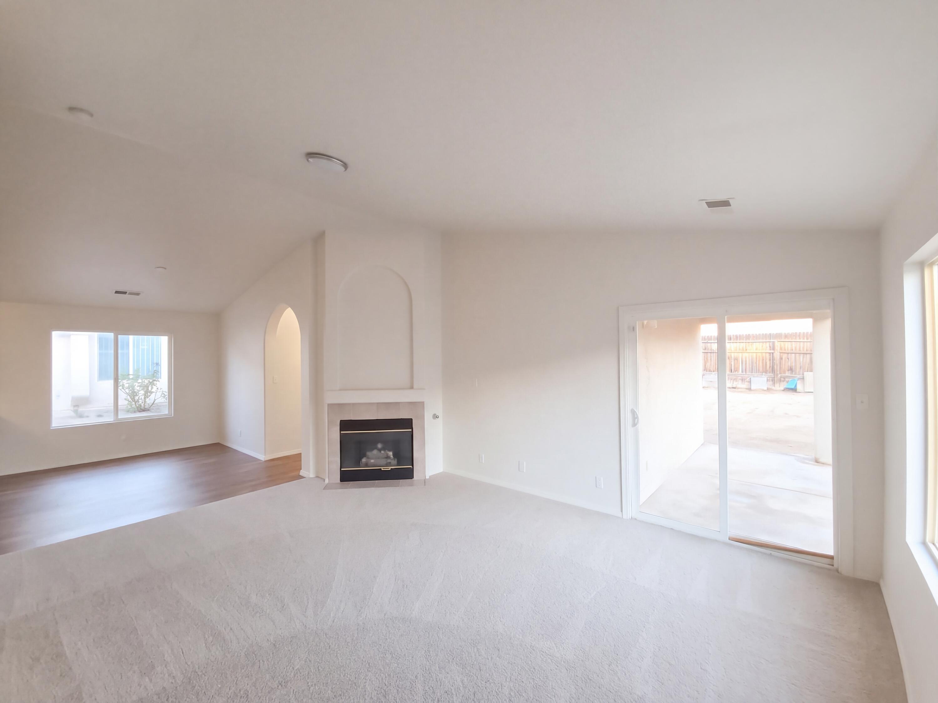 Photo 16 — 633 Autumn Meadows Drive NE