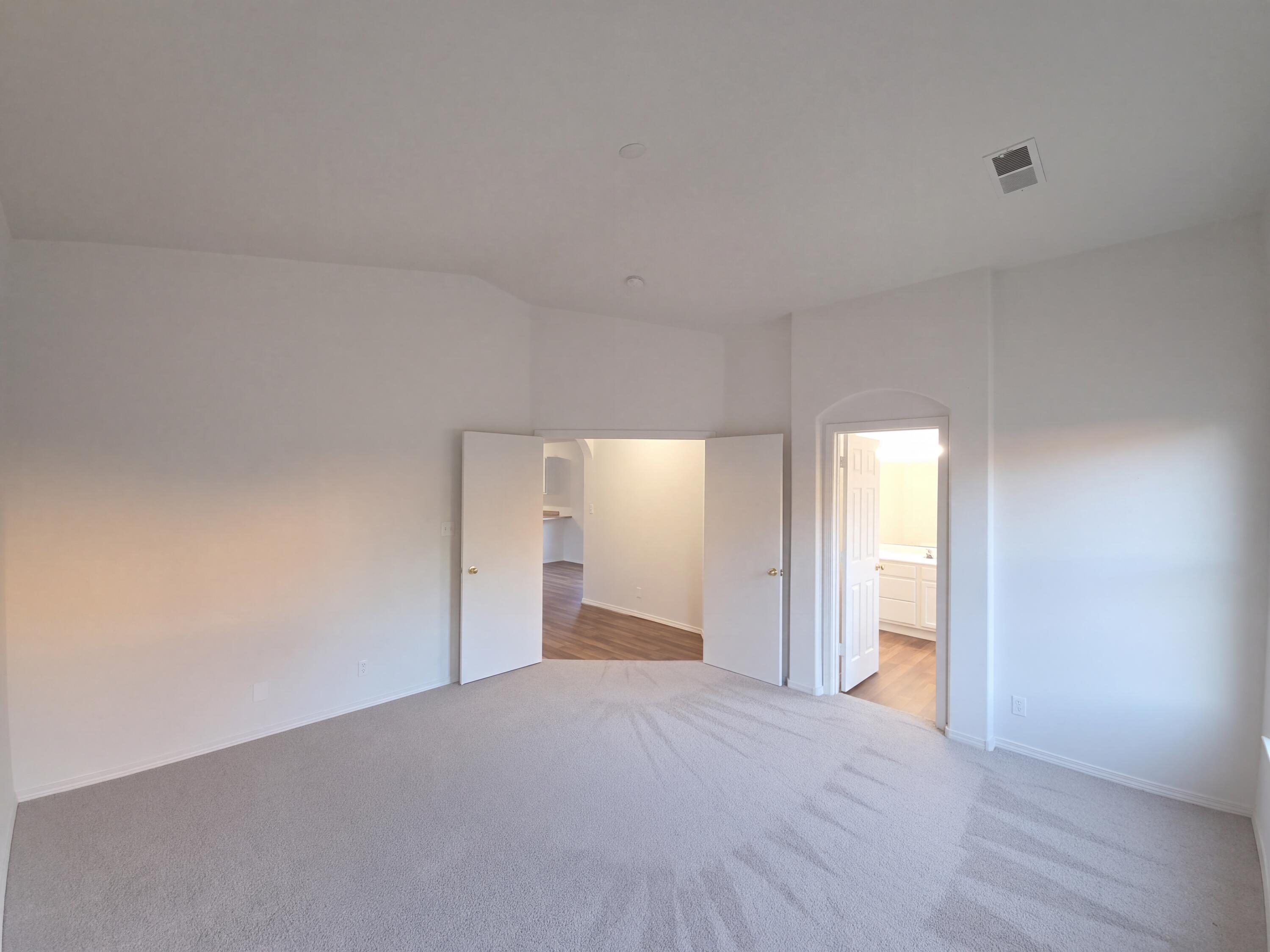 Photo 17 — 633 Autumn Meadows Drive NE