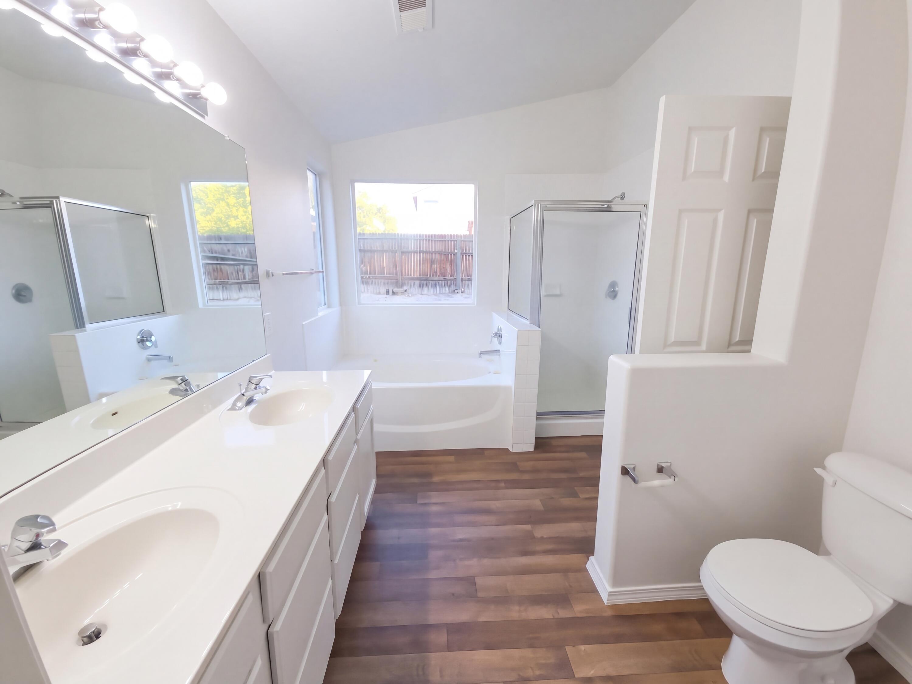 Photo 5 — 633 Autumn Meadows Drive NE