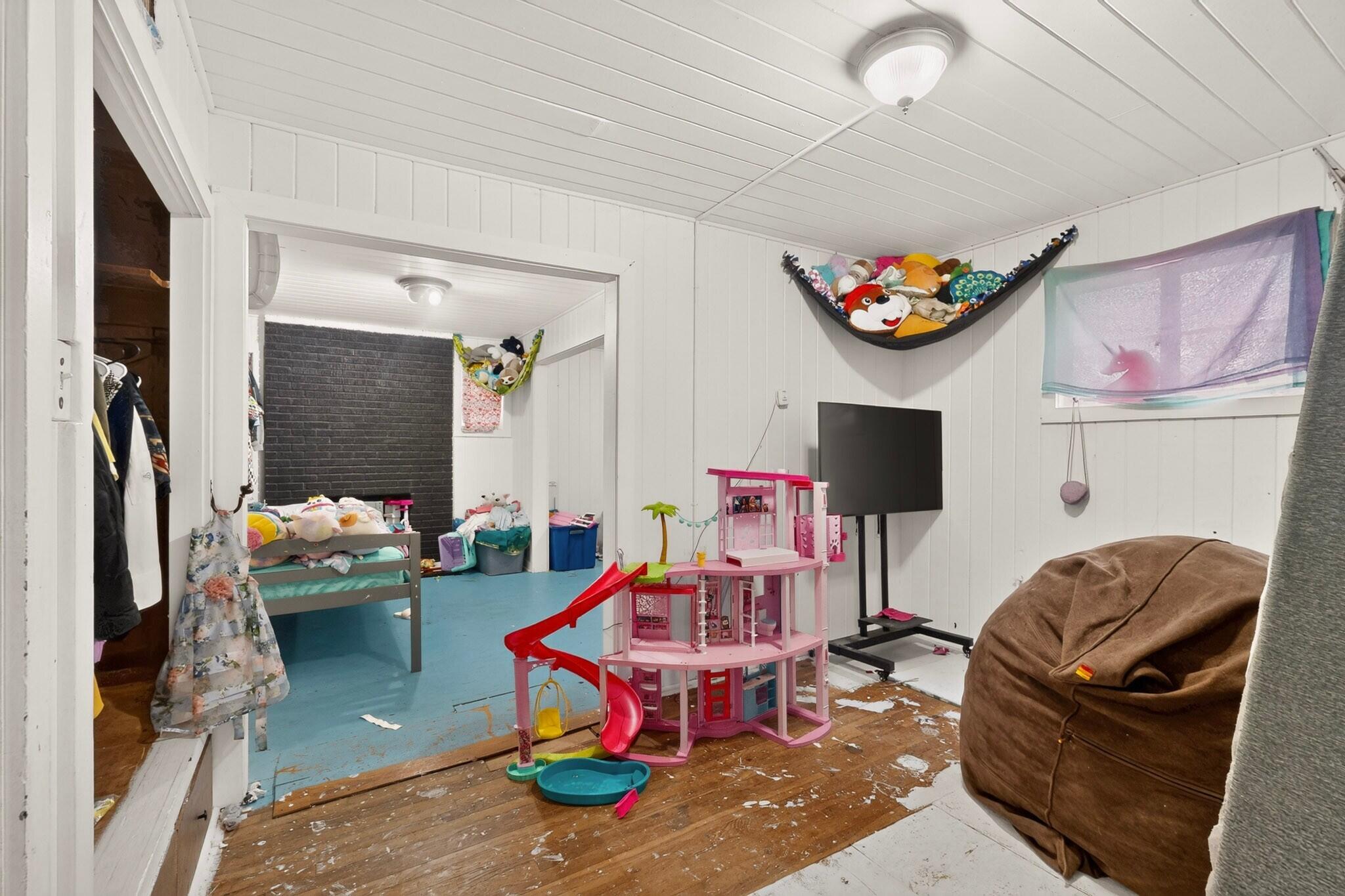 Photo 16 — 1330 Goff Boulevard SW