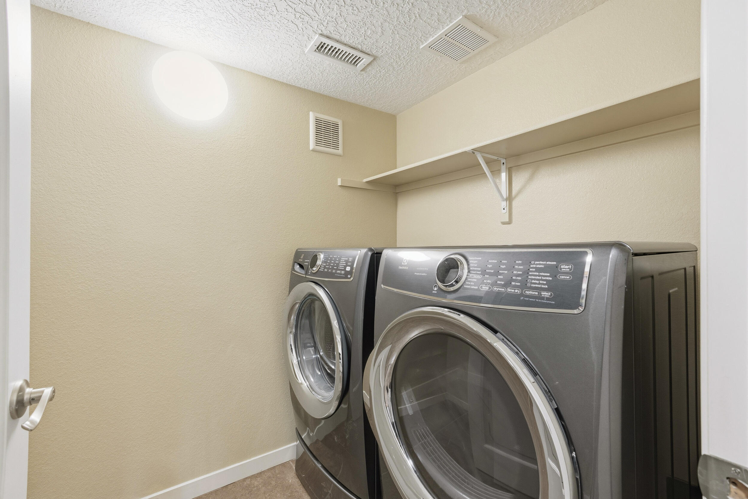 Photo 6 — 1690 Camino Rustica SW