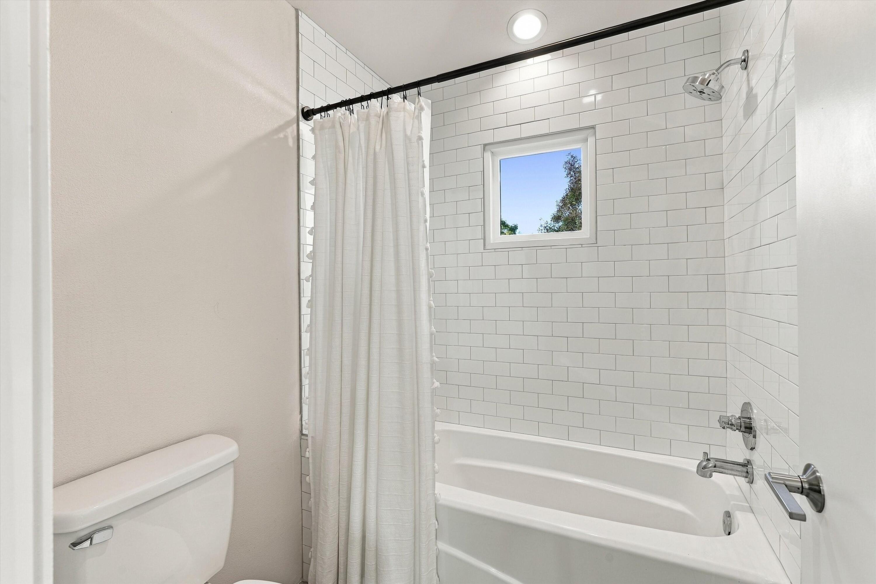 Photo 16 — 1027 Forrester Street NW