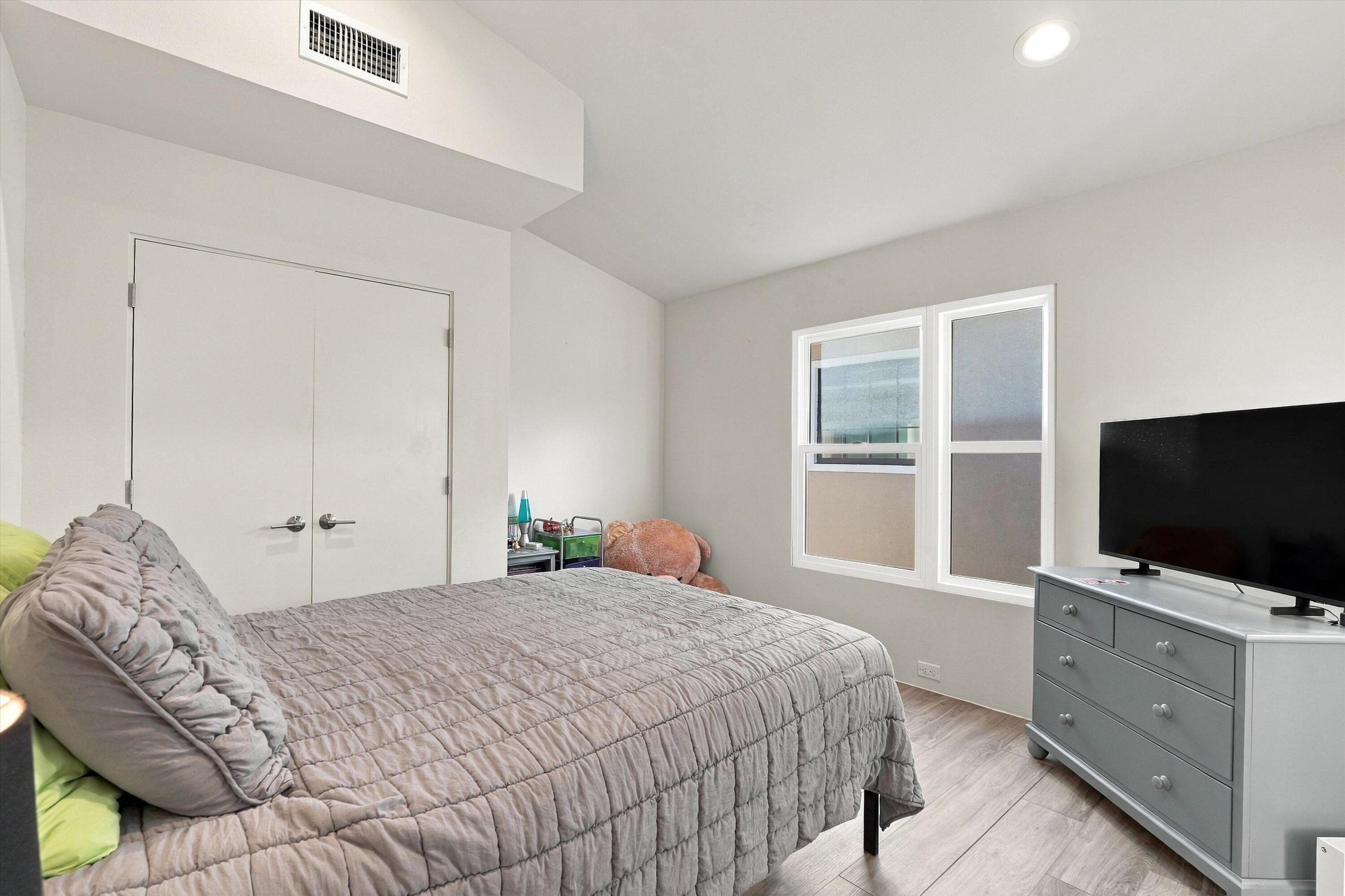 Photo 15 — 1027 Forrester Street NW