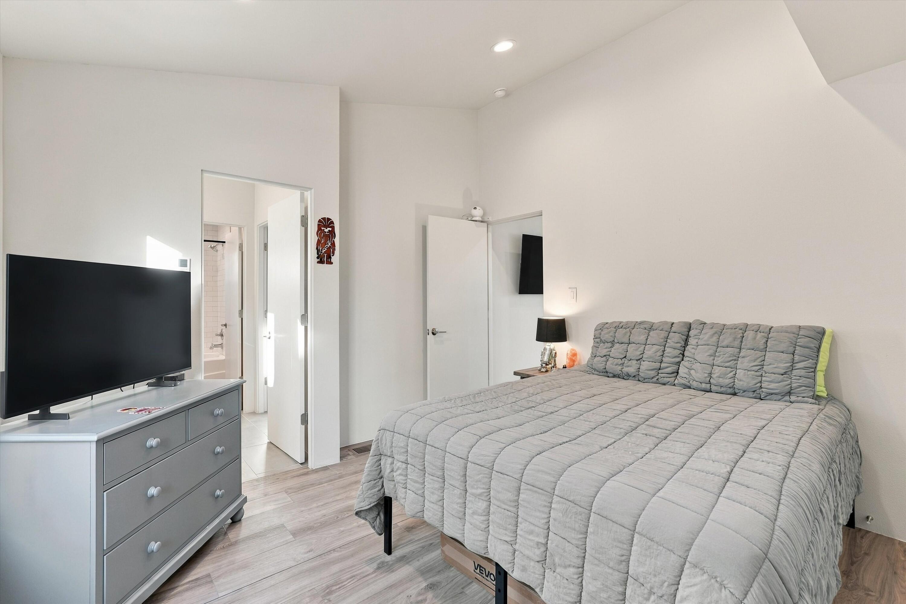 Photo 14 — 1027 Forrester Street NW