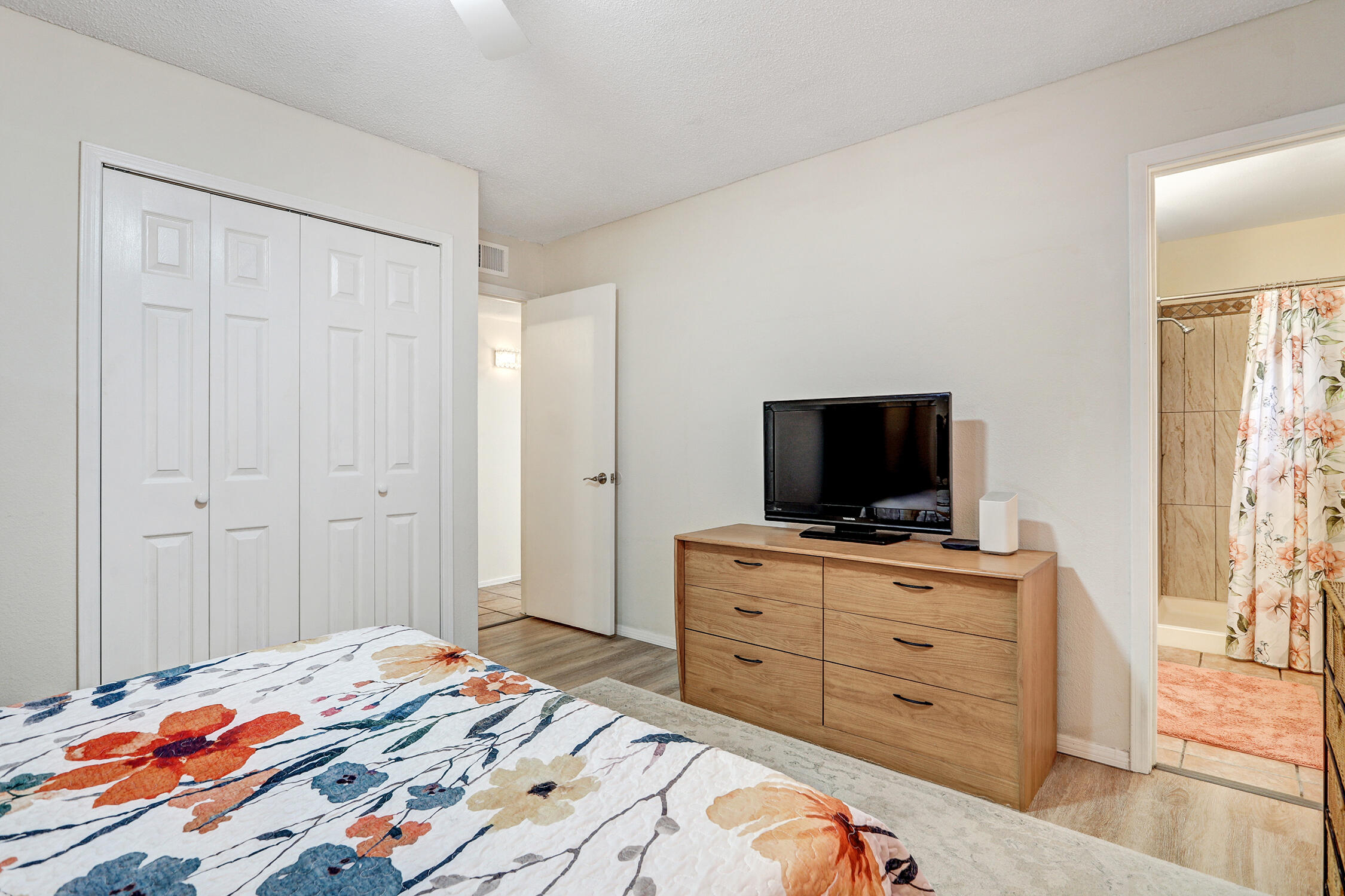 Photo 4 — 724 Monell Drive NE