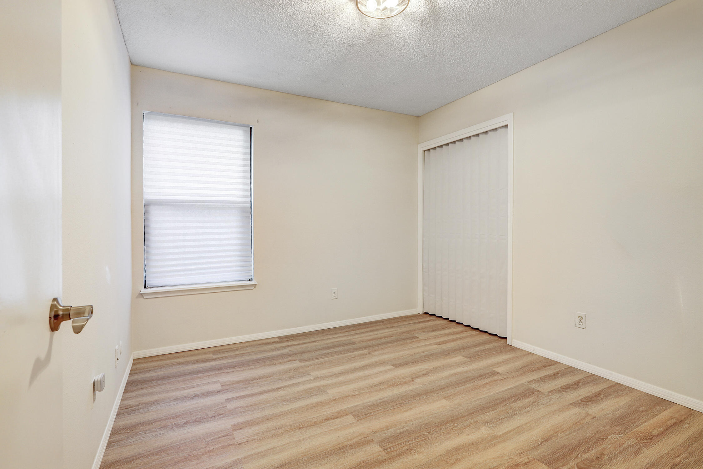 Photo 6 — 724 Monell Drive NE