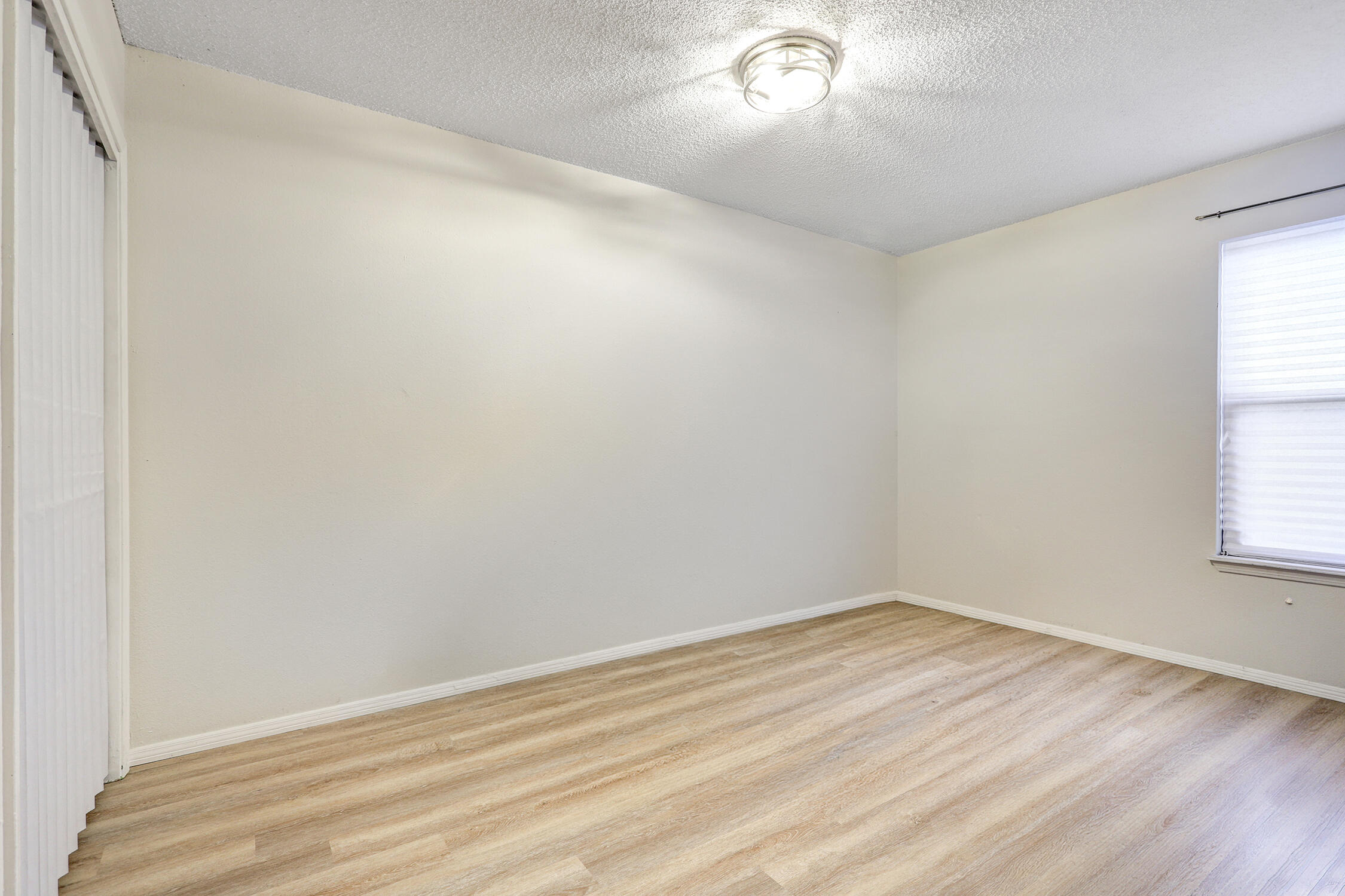Photo 7 — 724 Monell Drive NE