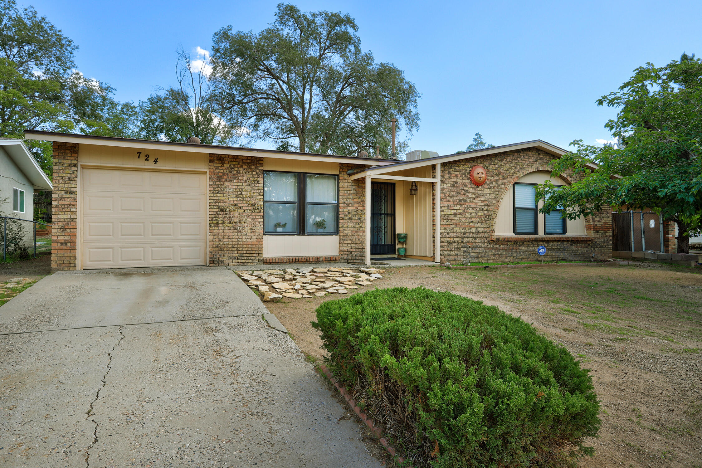 Photo 14 — 724 Monell Drive NE