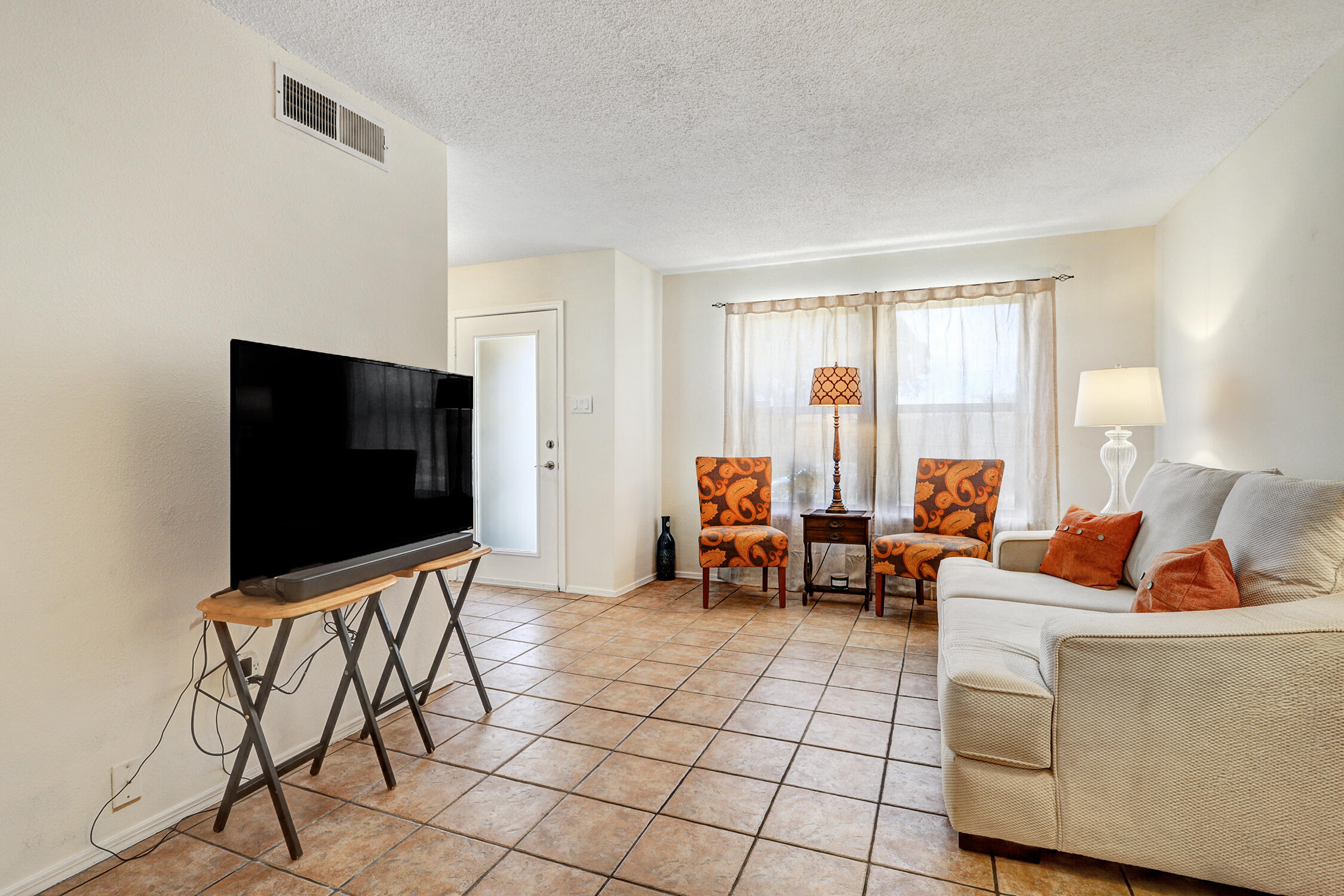 Photo 18 — 724 Monell Drive NE