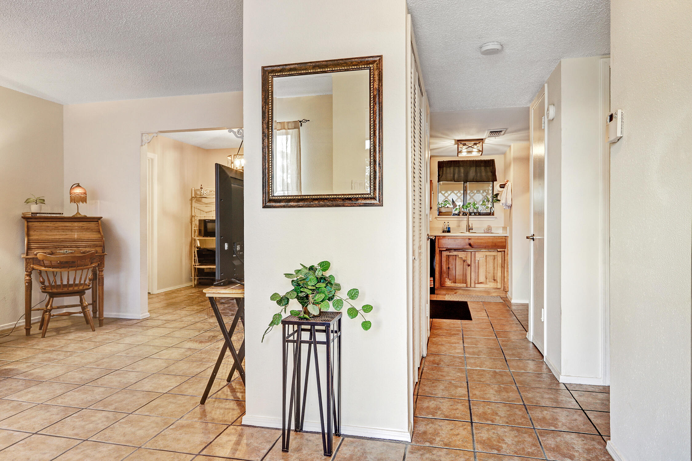 Photo 2 — 724 Monell Drive NE