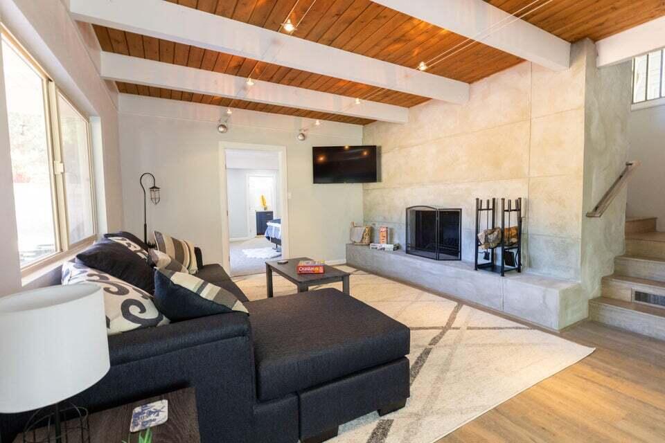 Photo 6 — 715 Branding Iron Drive SE