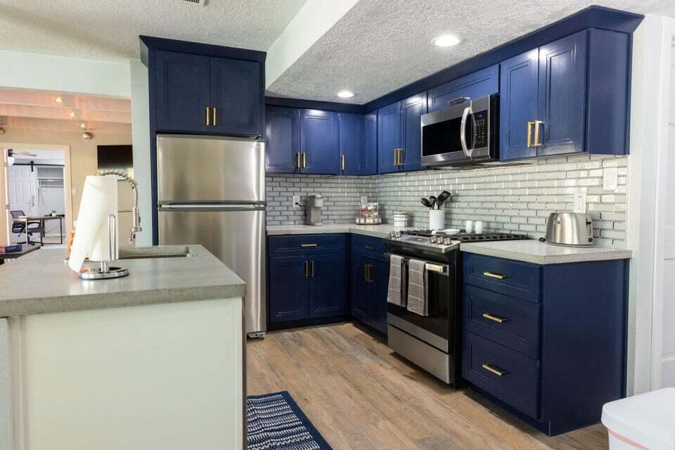 Photo 3 — 715 Branding Iron Drive SE