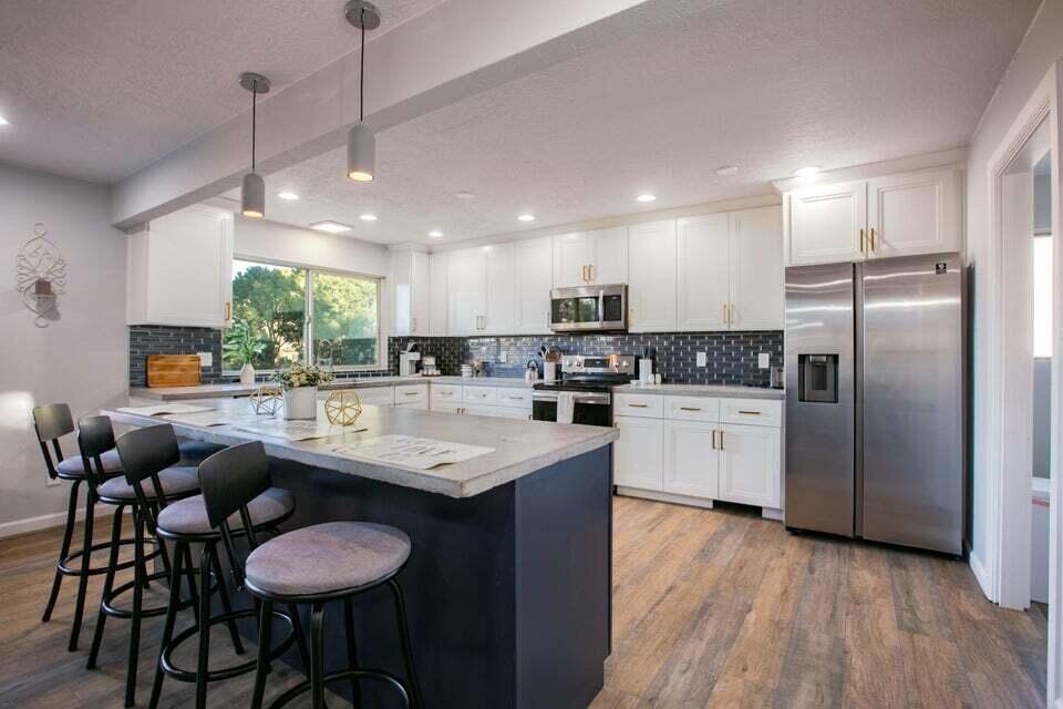 Photo 9 — 715 Branding Iron Drive SE
