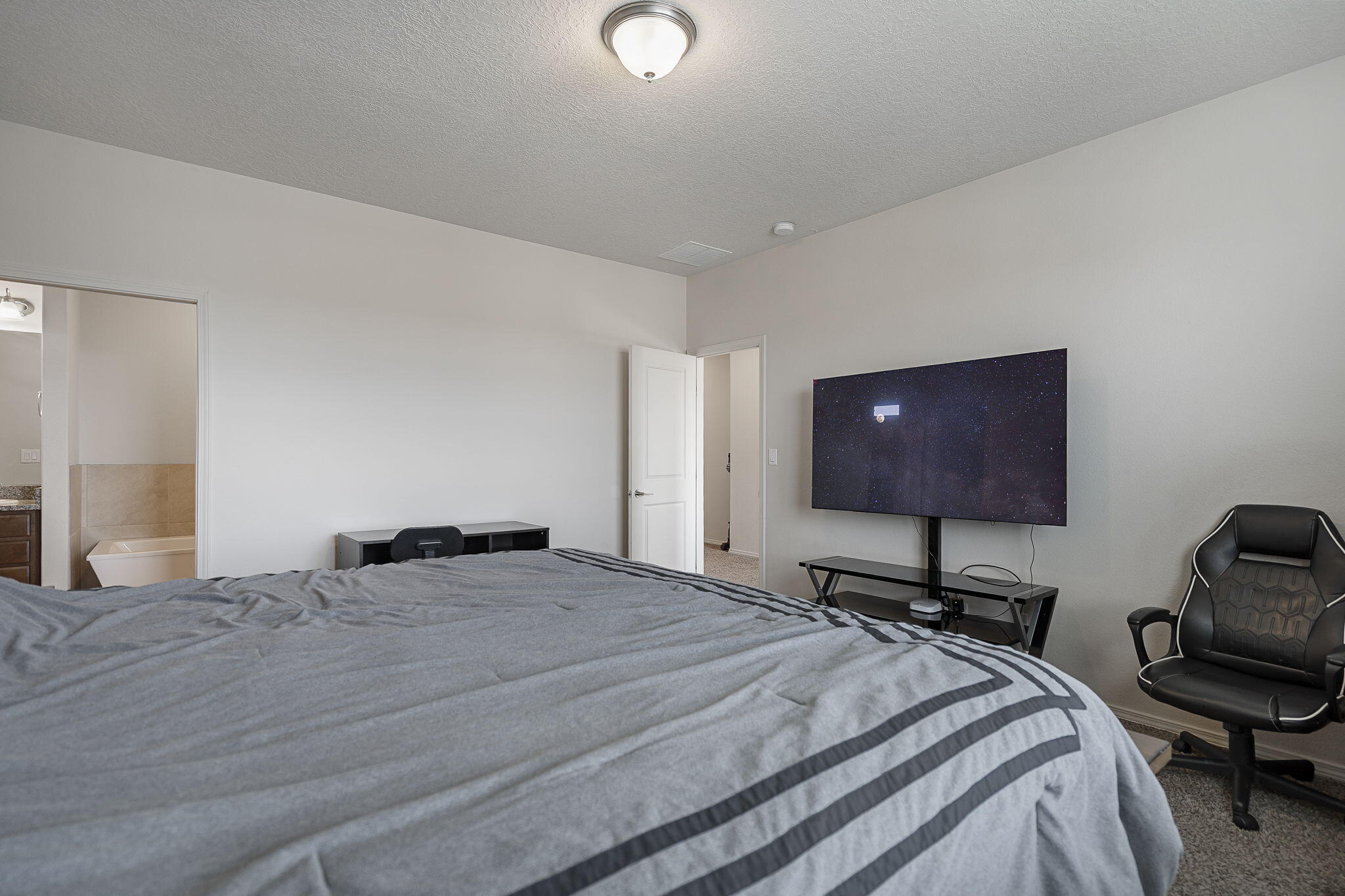 Photo 17 — 4402 Bald Eagle Loop NE