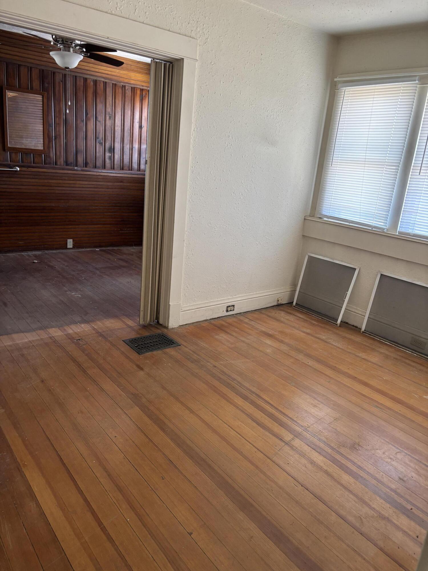 Photo 10 — 1928 Sunshine Terrace SE