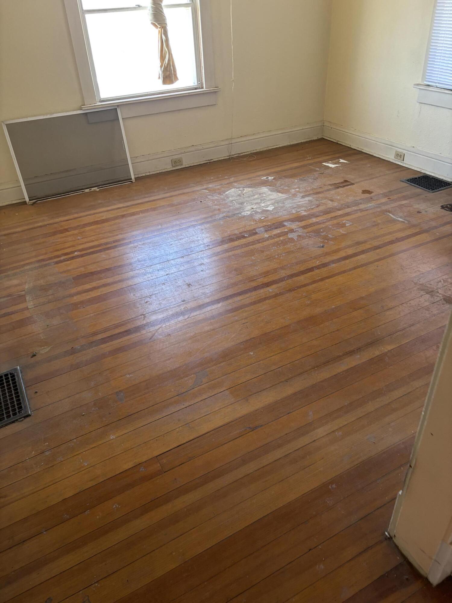 Photo 9 — 1928 Sunshine Terrace SE